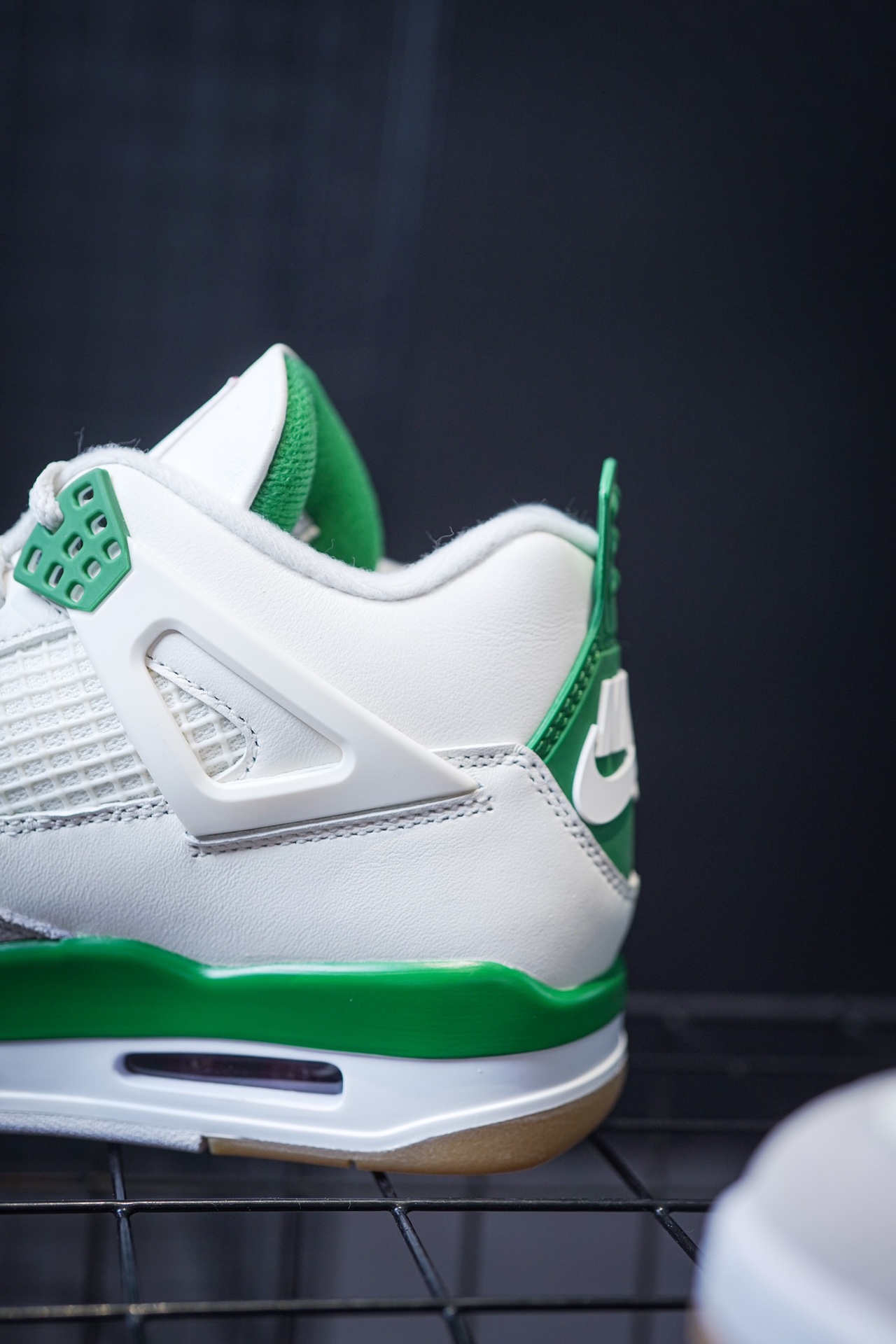 NK SB x Air Jordan 4 "Pine Green" collaboration green and white