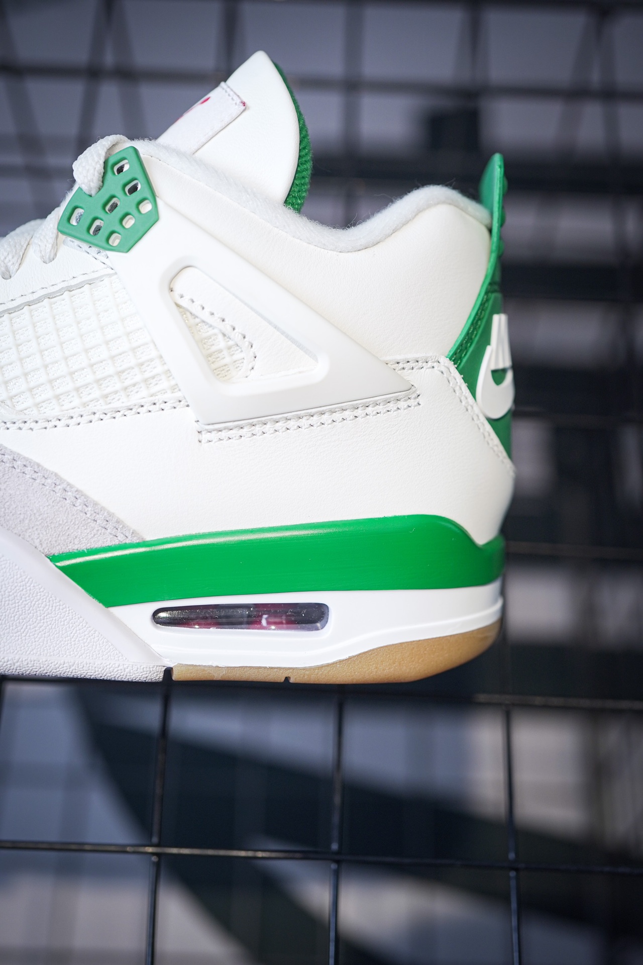 NK SB x Air Jordan 4 "Pine Green" collaboration green and white