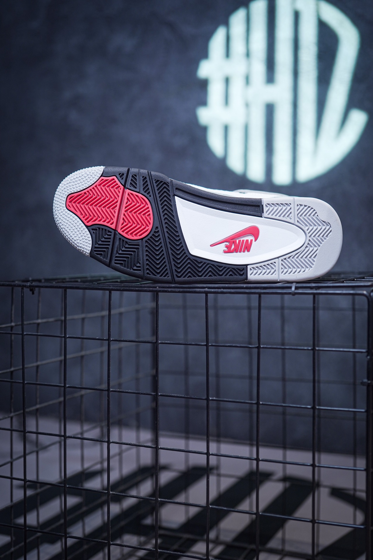 Air Jordan 4 OG "White Cement" 2025