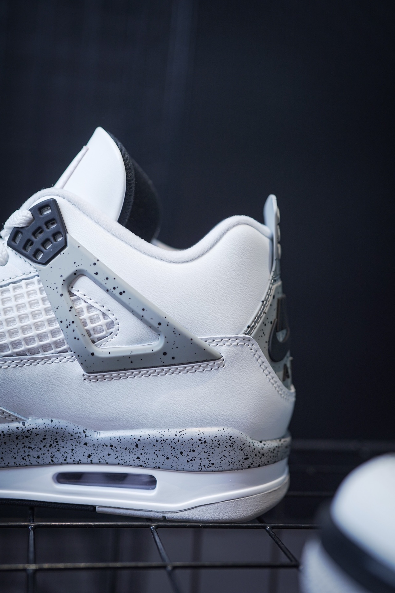 Air Jordan 4 OG "White Cement" 2025
