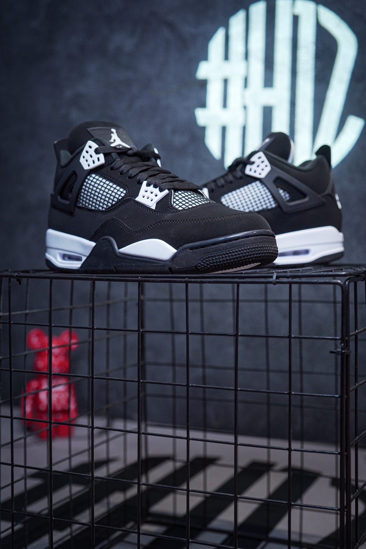 Air Jordan 4 Retro 'White Thunder' Black and White