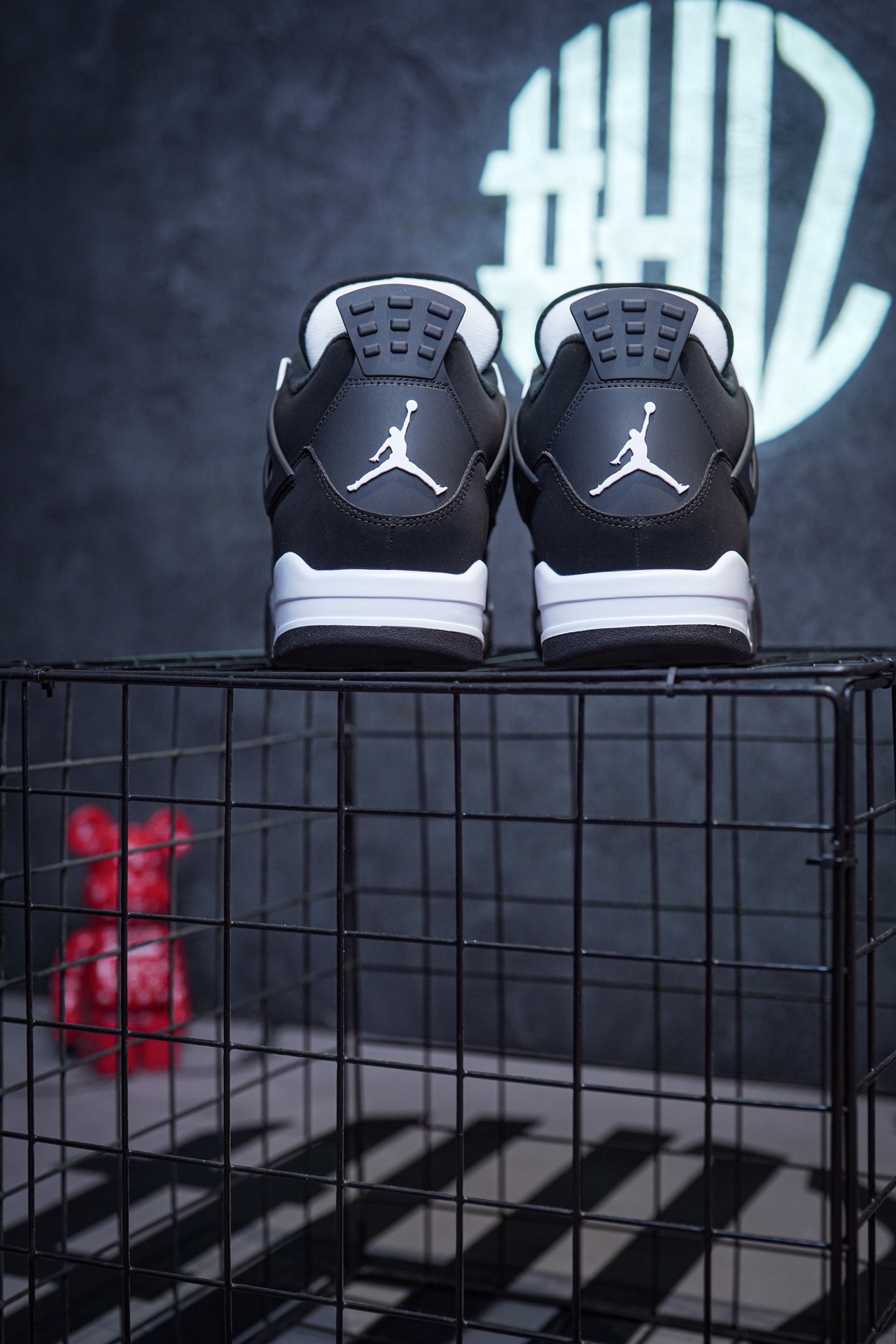 Air Jordan 4 Retro 'White Thunder' Black and White