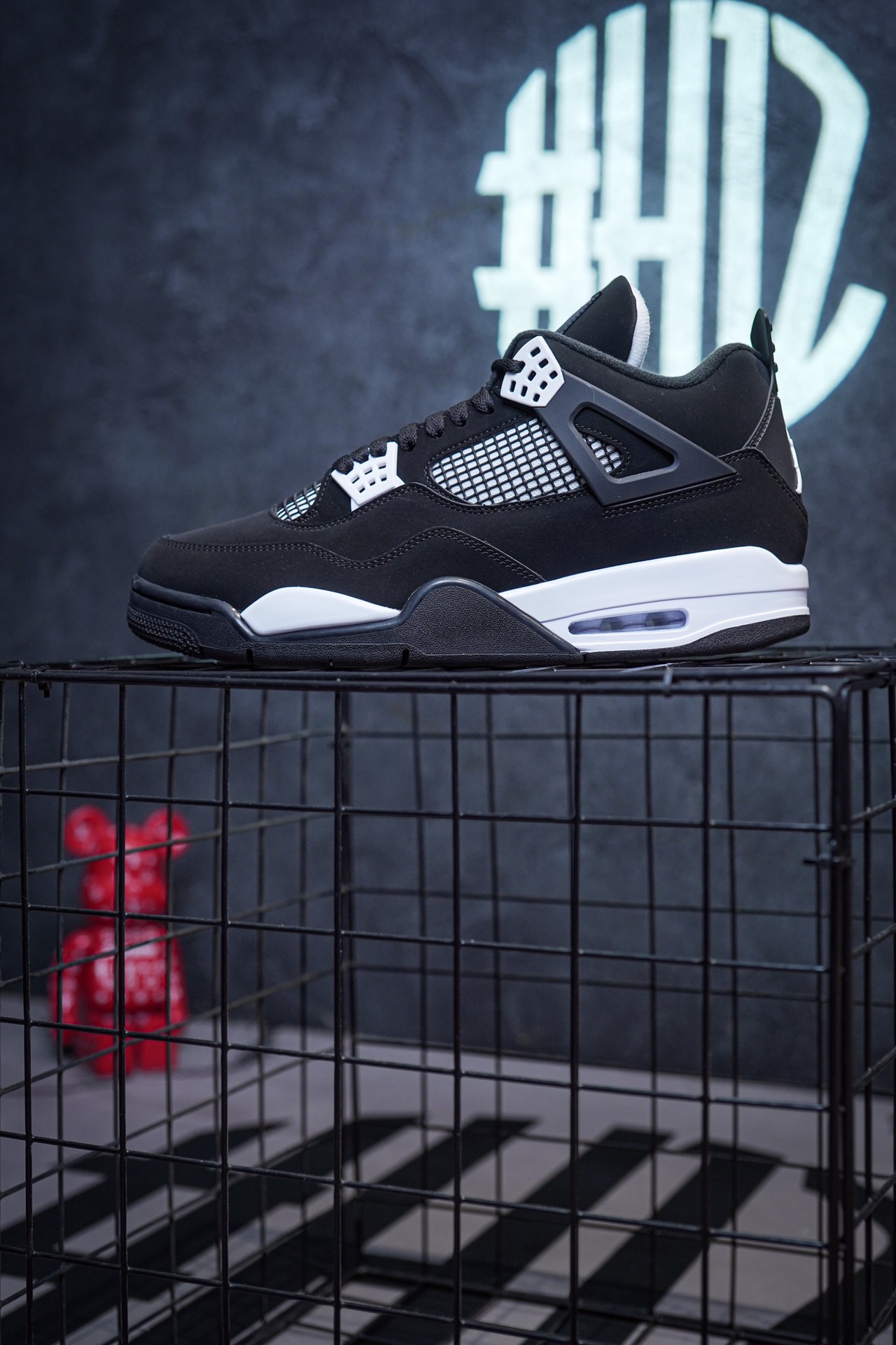Air Jordan 4 Retro 'White Thunder' Black and White