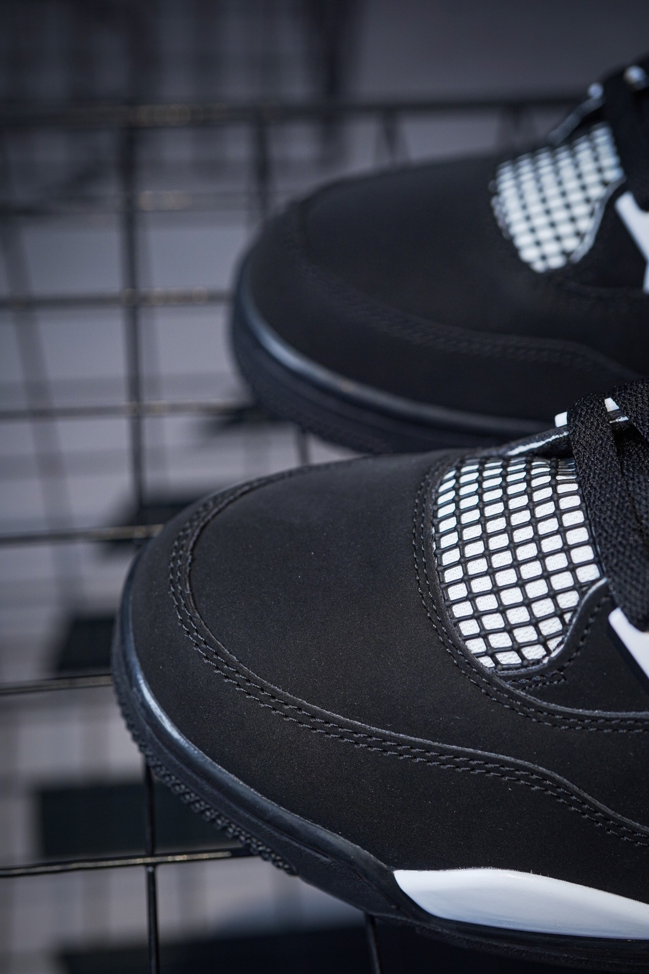 Air Jordan 4 Retro 'White Thunder' Black and White