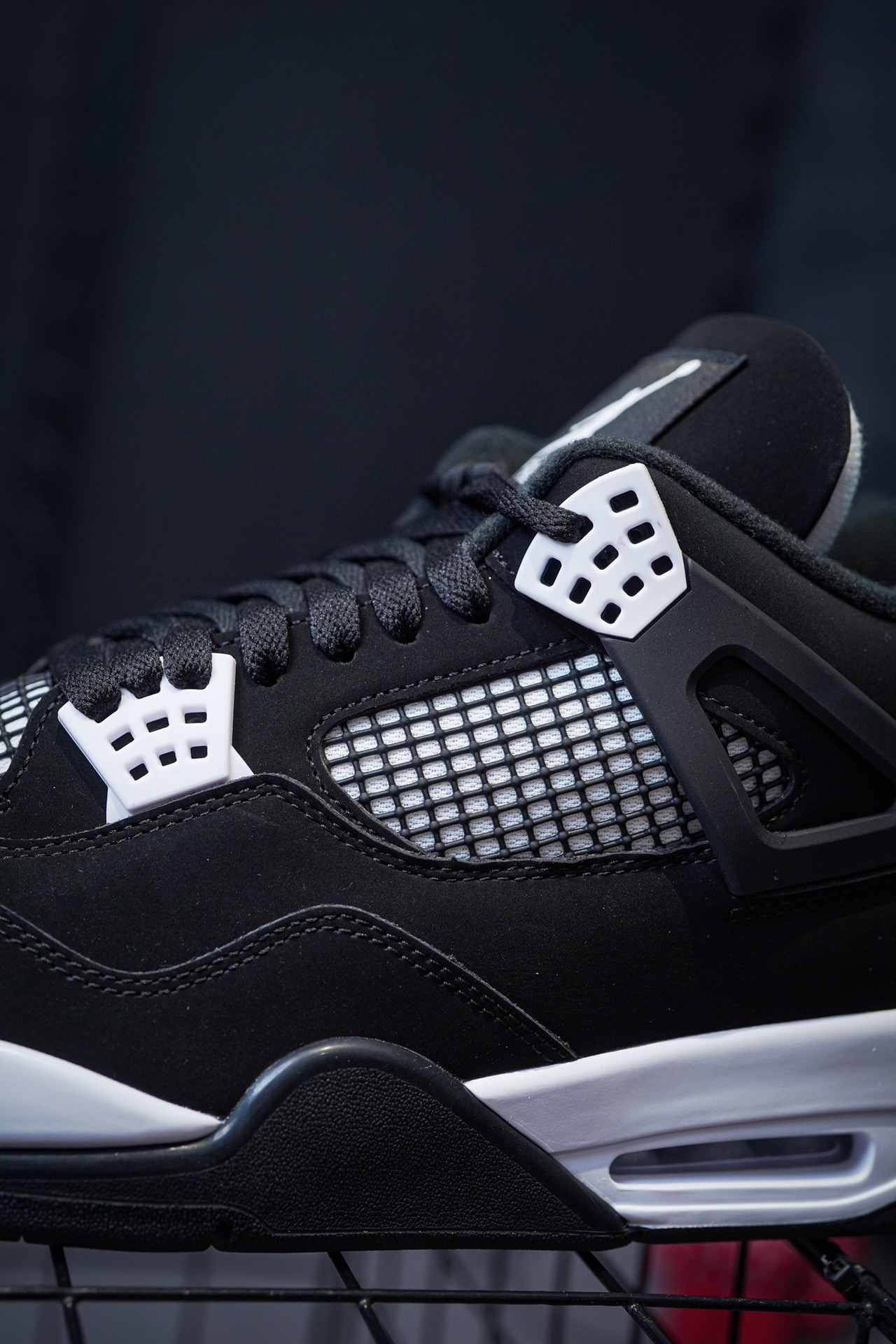 Air Jordan 4 Retro 'White Thunder' Black and White