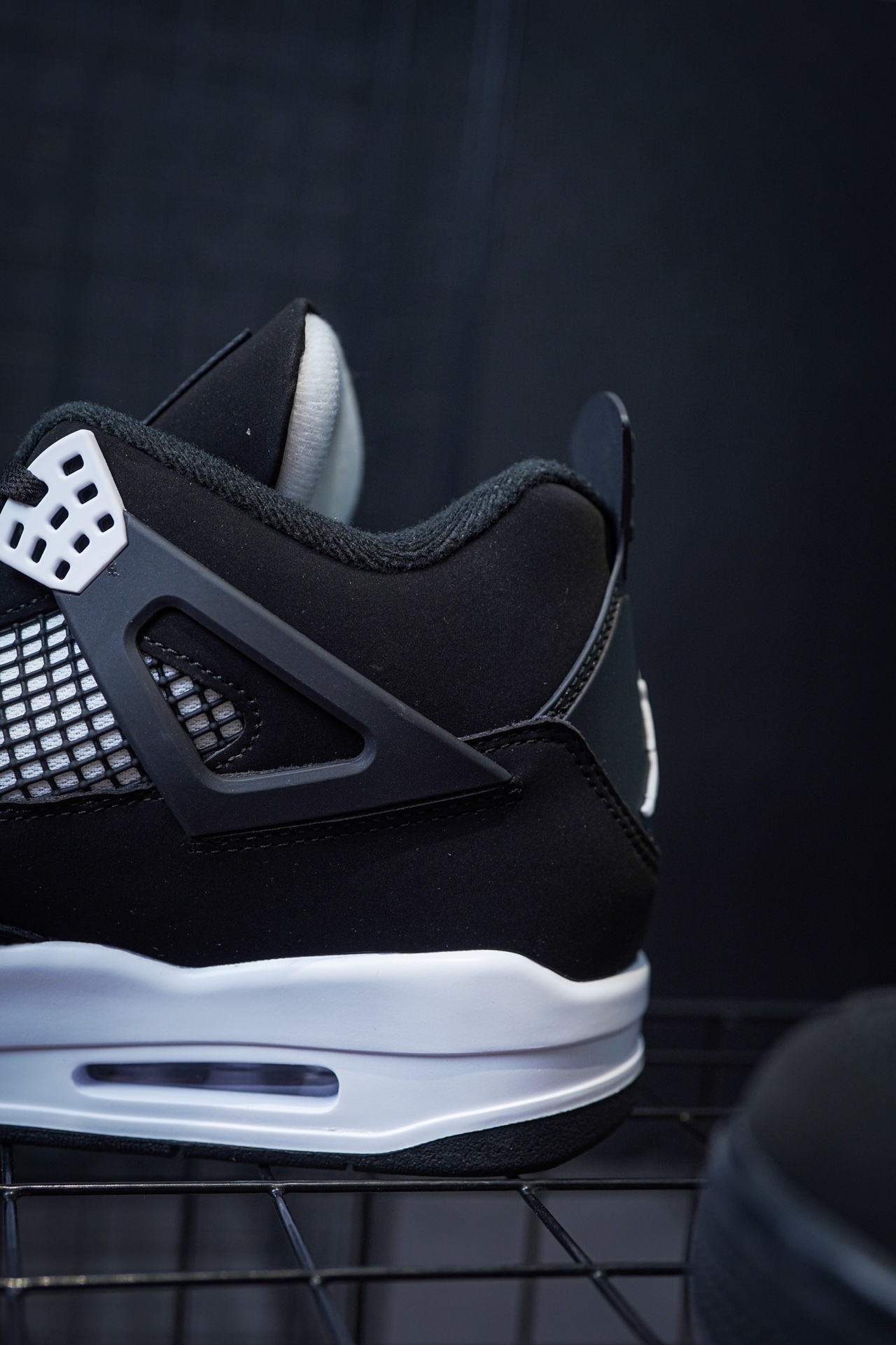 Air Jordan 4 Retro 'White Thunder' Black and White