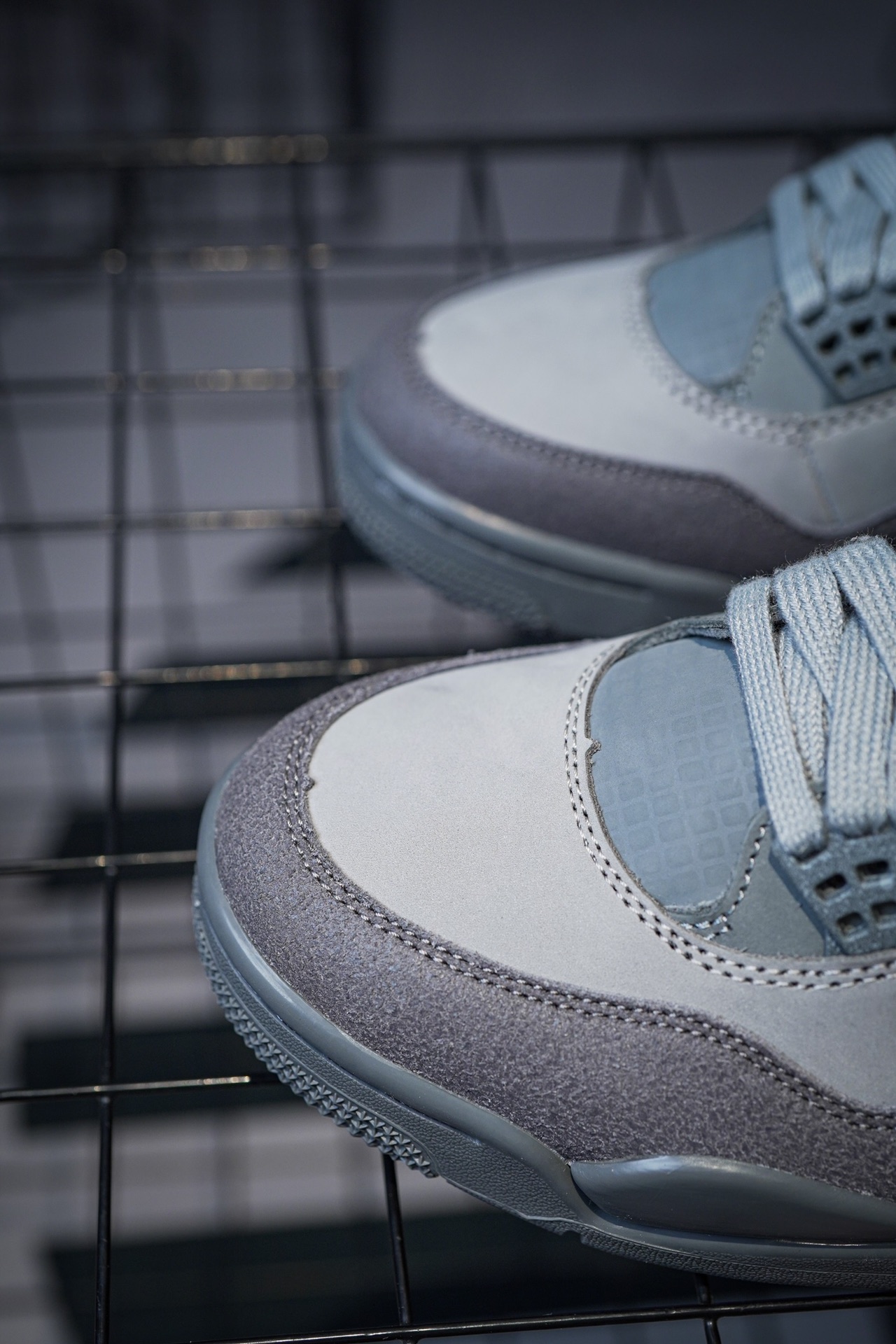 Air Jordan 4 'Smoke Grey' Black and Grey