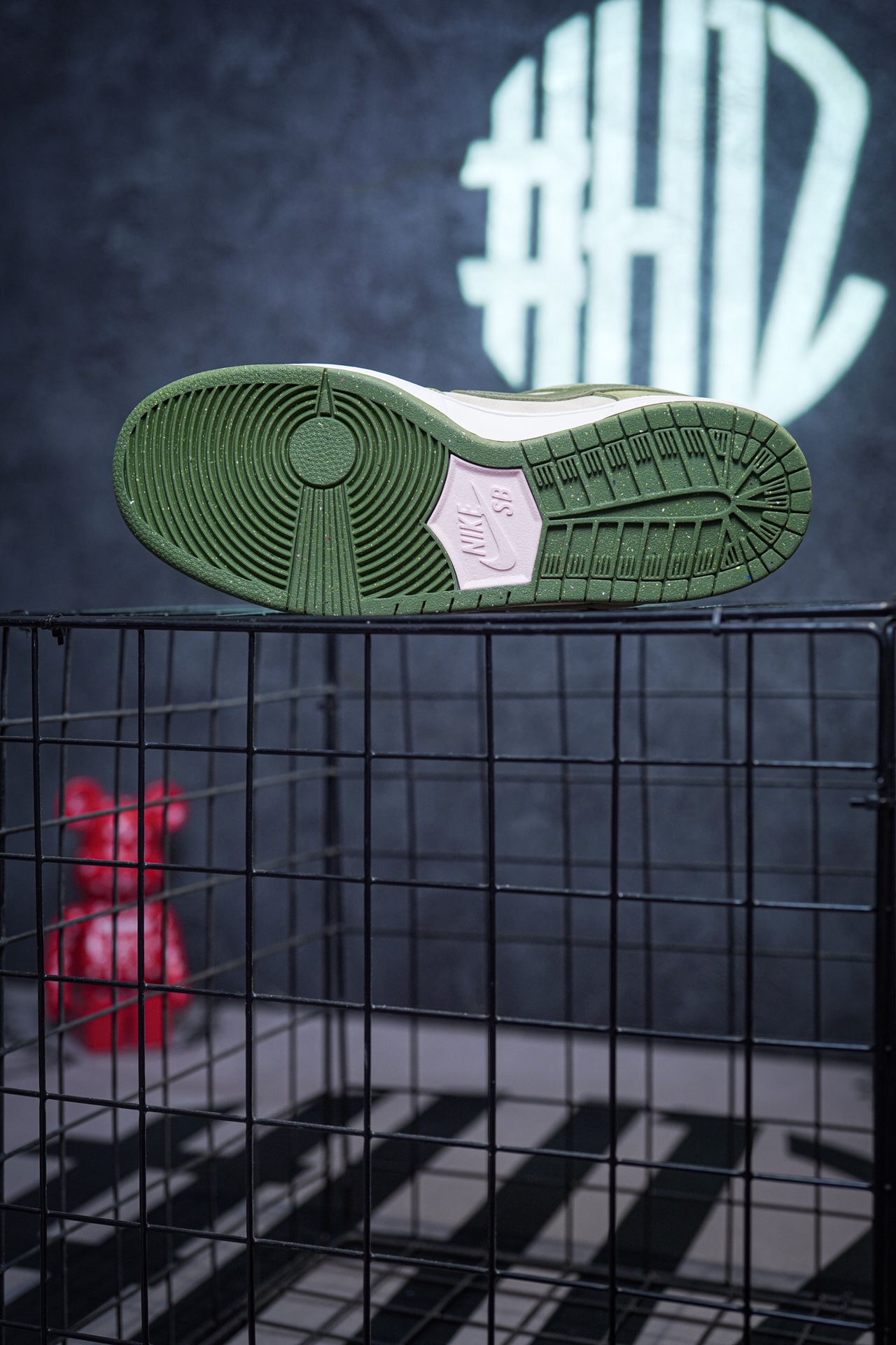 Yuto Horigome x NIKE SB Dunk Low "Asparagus"