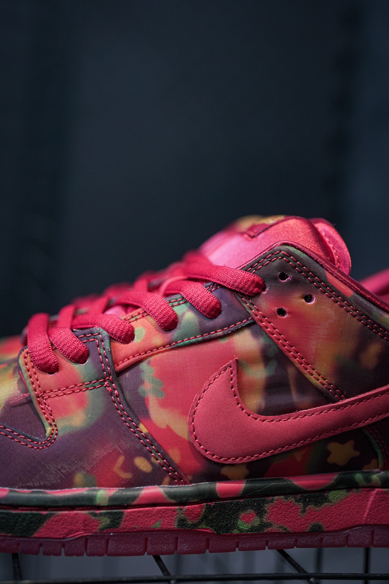 The Wizard of Oz x NIKE SB Dunk Low "Ruby Slipper"