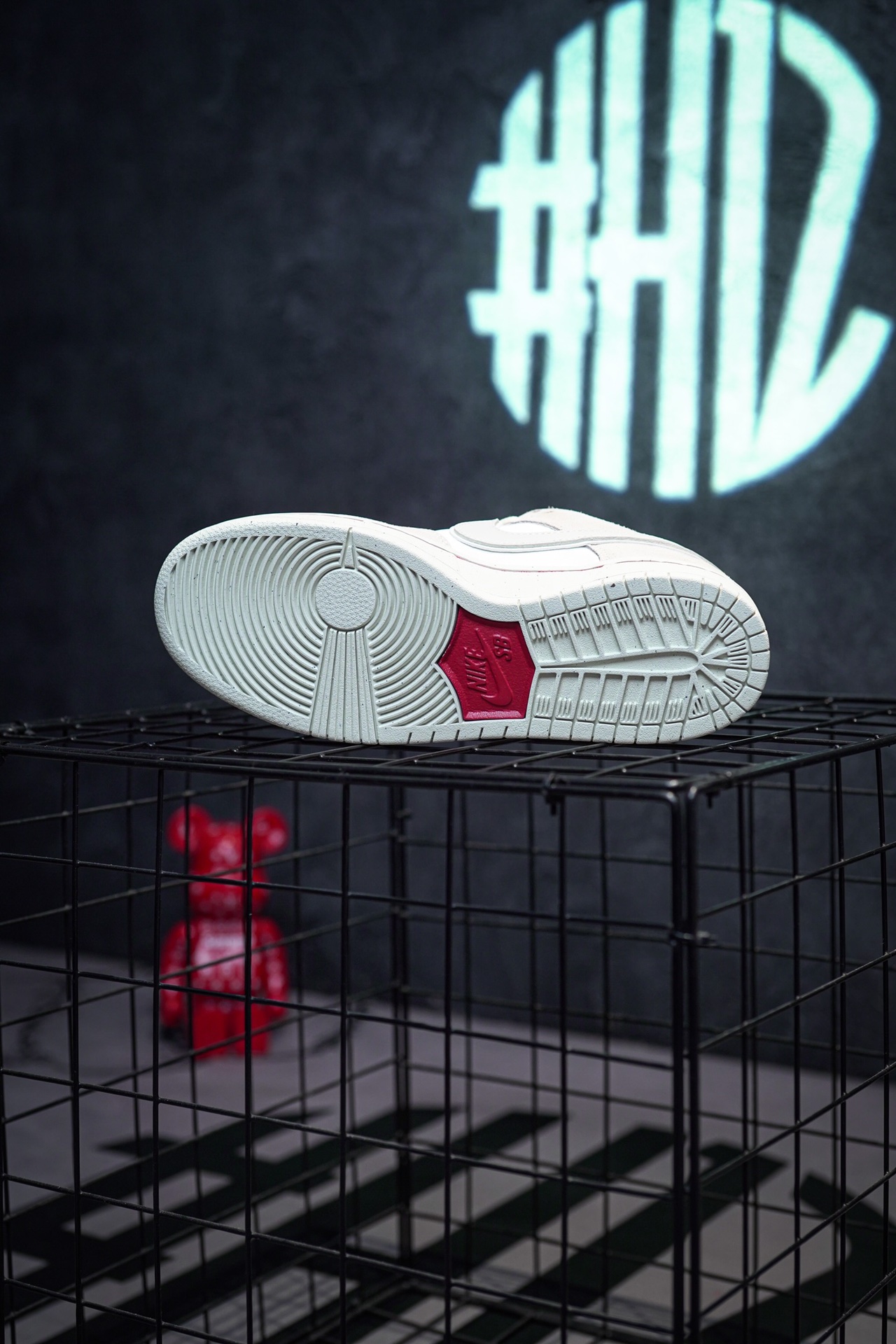 NIKE SB Dunk Low "City of Love"