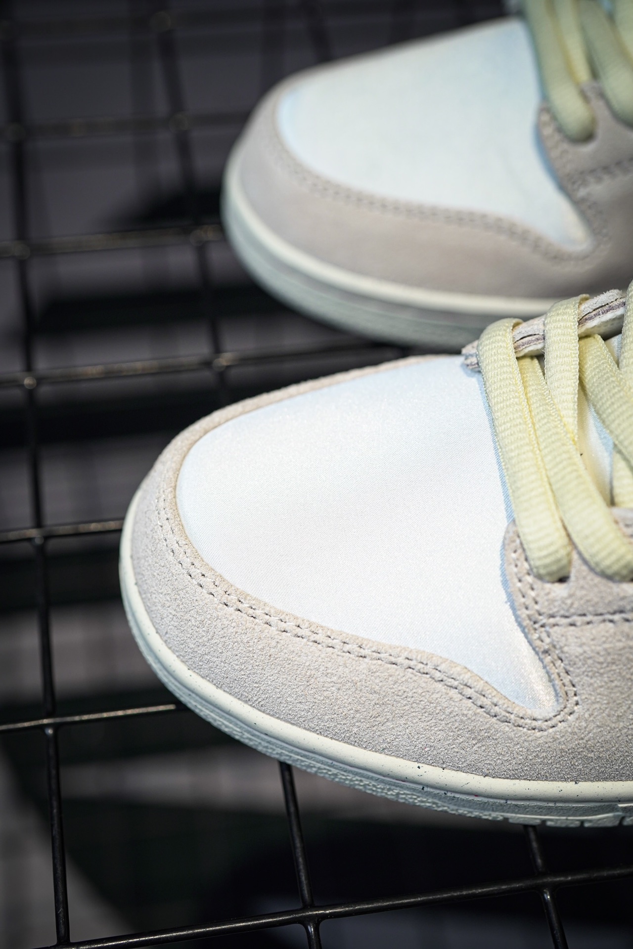 NIKE SB Dunk Low "City of Love"