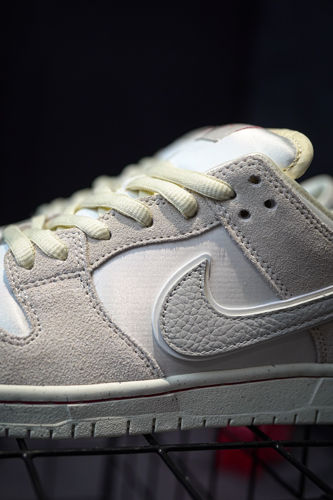 NIKE SB Dunk Low "City of Love"