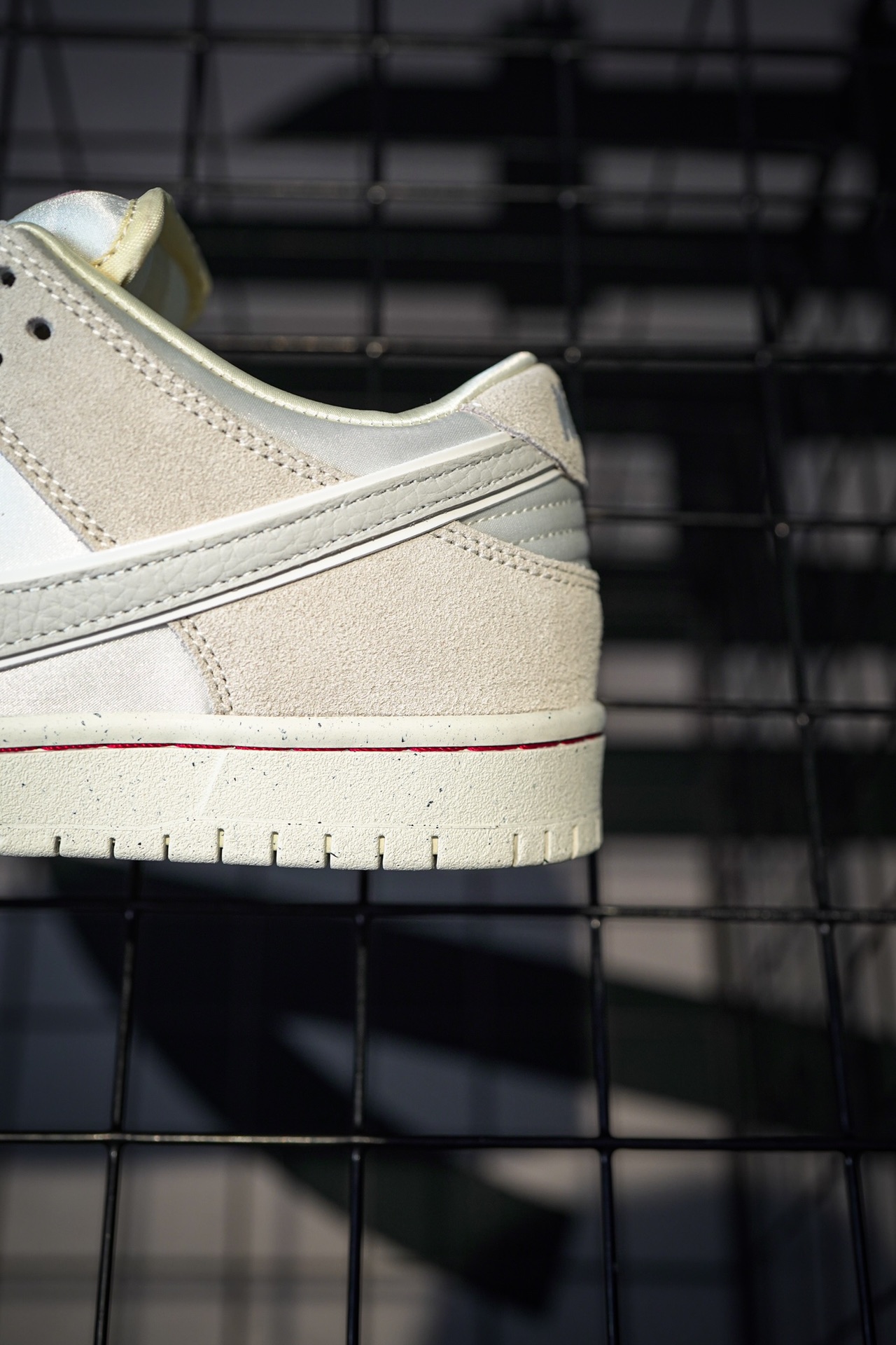 NIKE SB Dunk Low "City of Love"