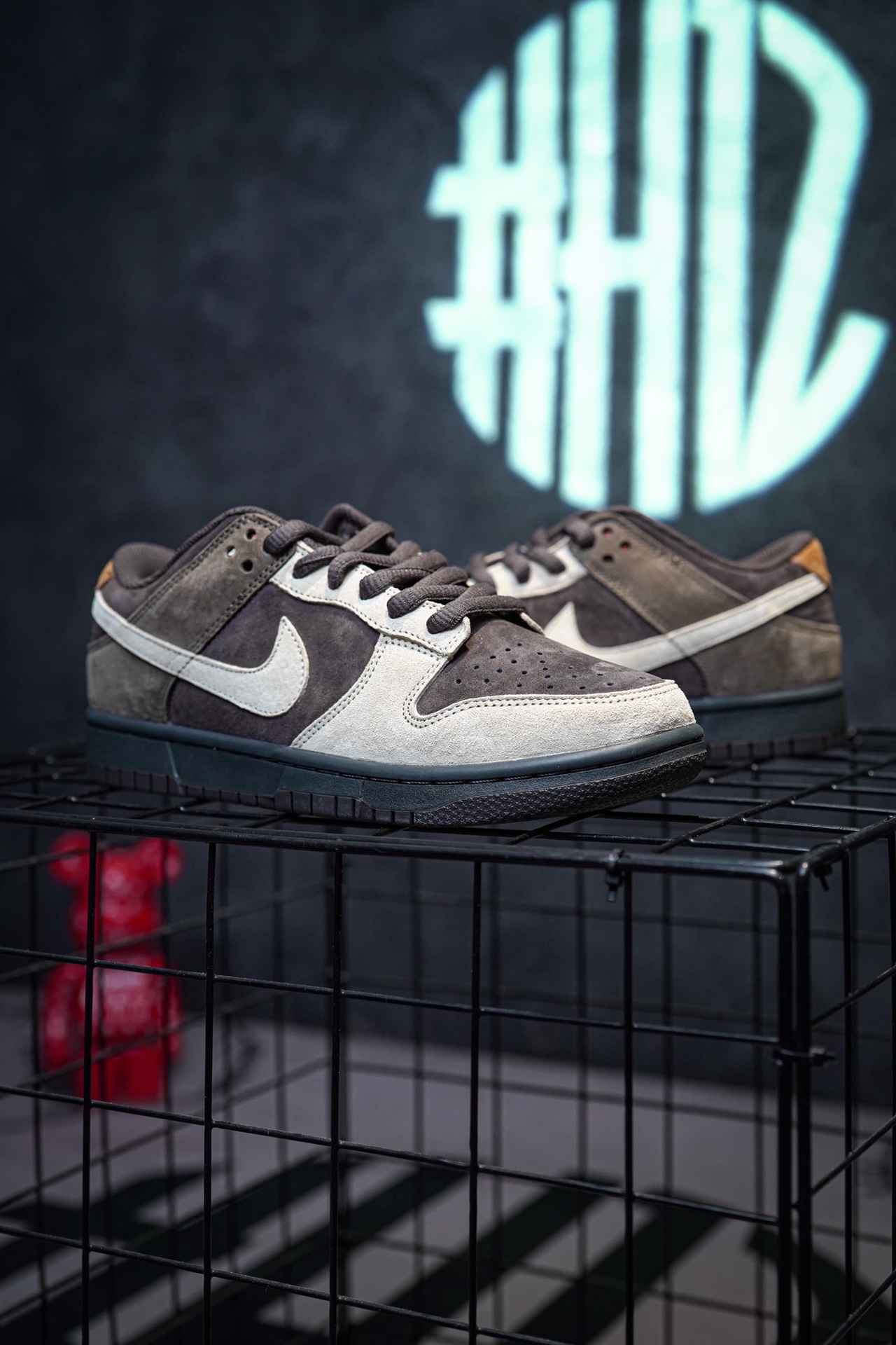 Otomo Katsuhiro x NIKE Dunk Low Gray Brown
