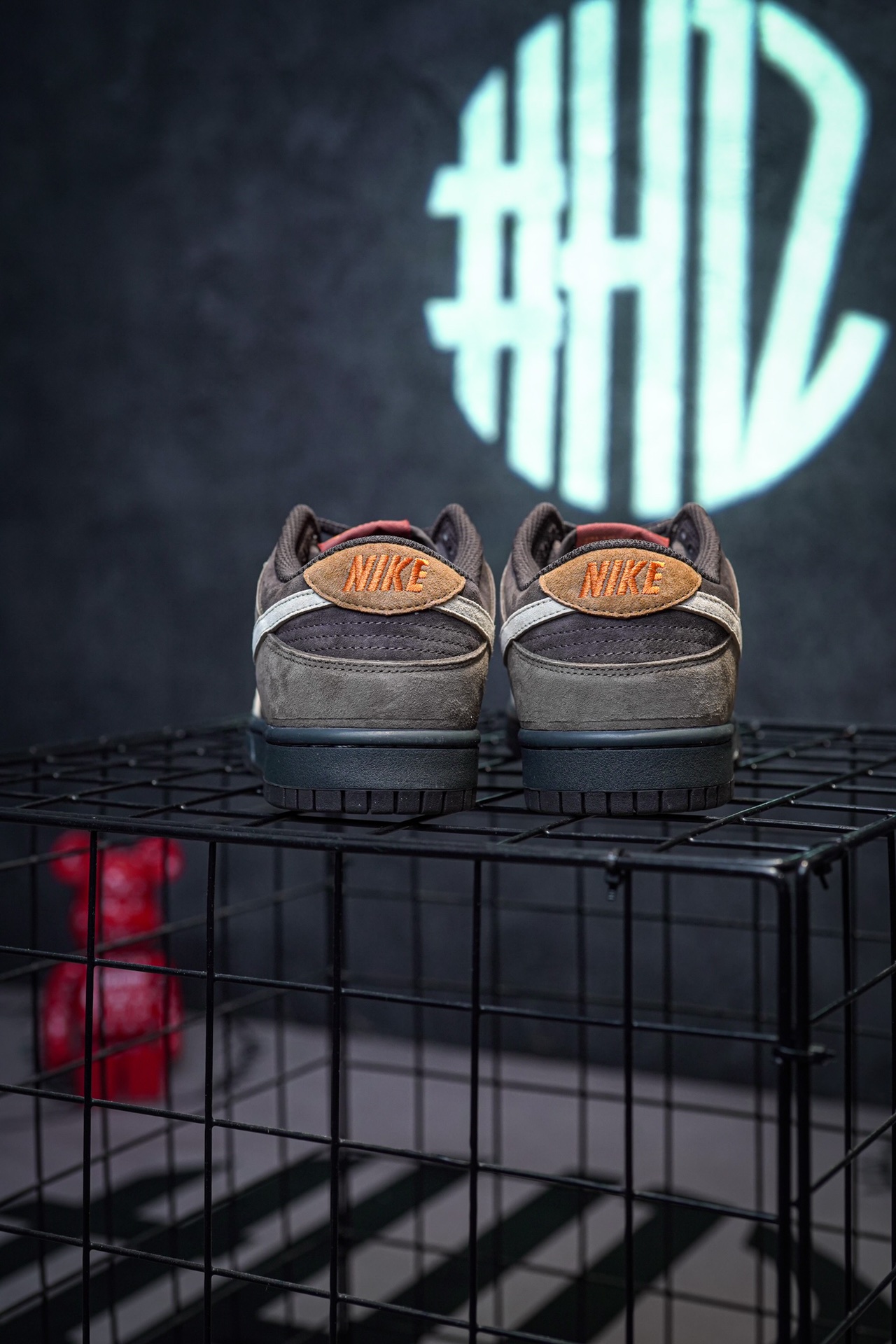 Otomo Katsuhiro x NIKE Dunk Low Gray Brown