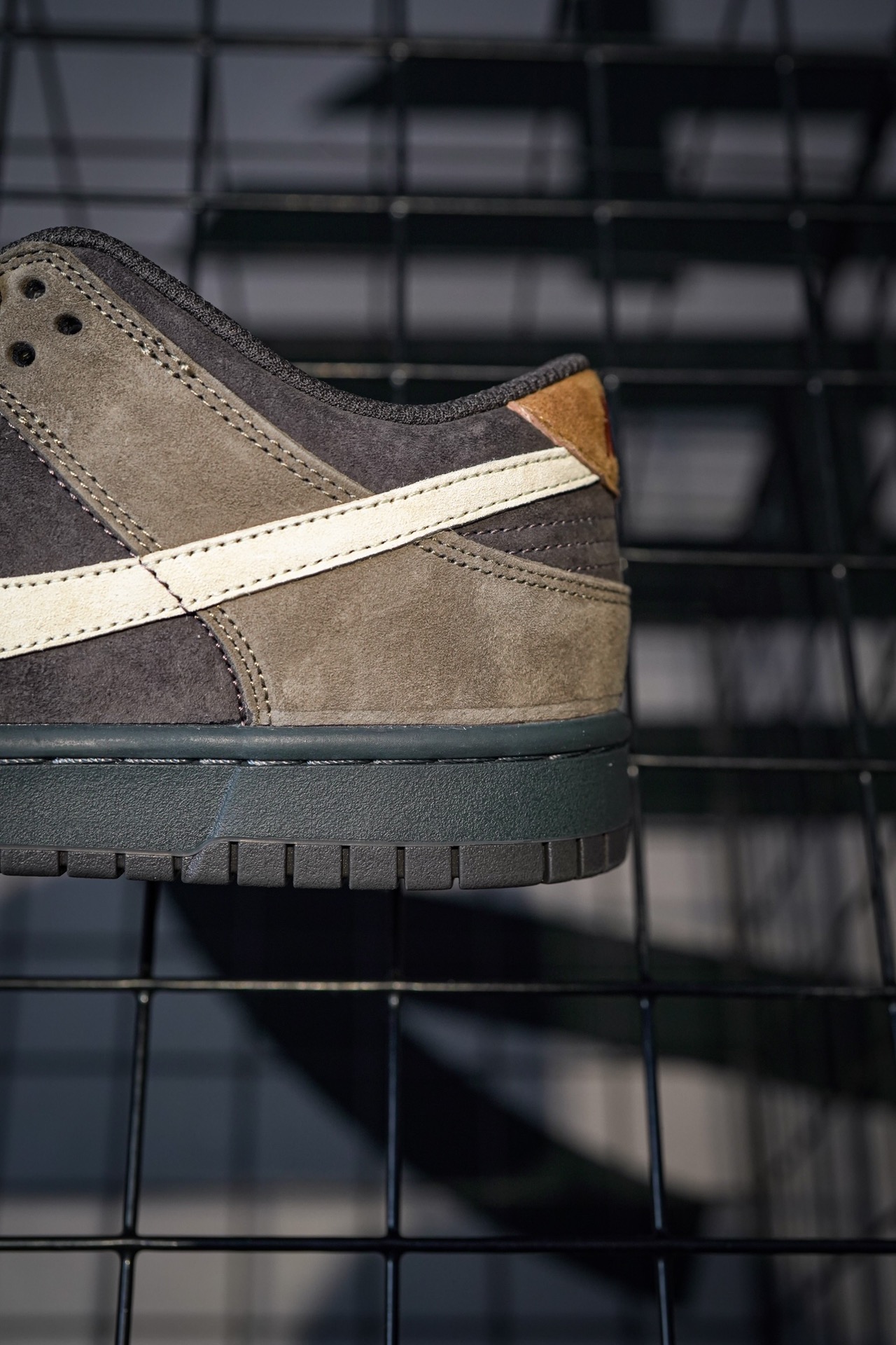 Otomo Katsuhiro x NIKE Dunk Low Gray Brown
