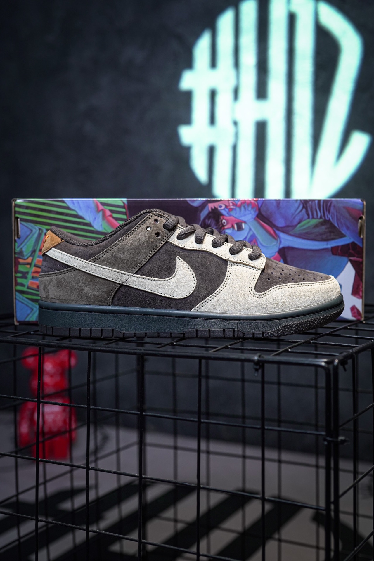 Otomo Katsuhiro x NIKE Dunk Low Gray Brown