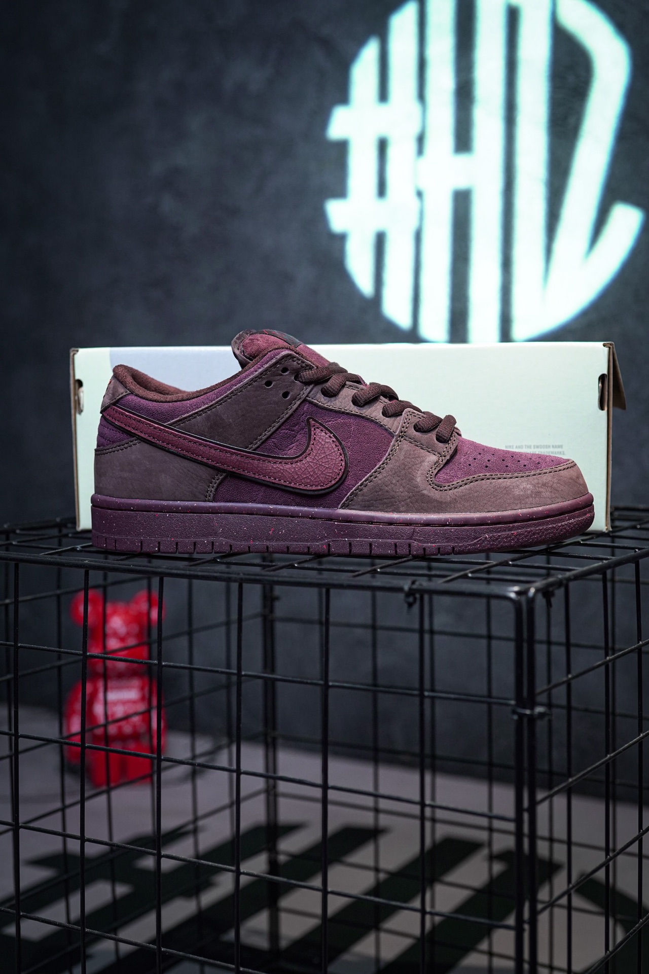 NIKE SB Dunk Low "Valentine's Day"