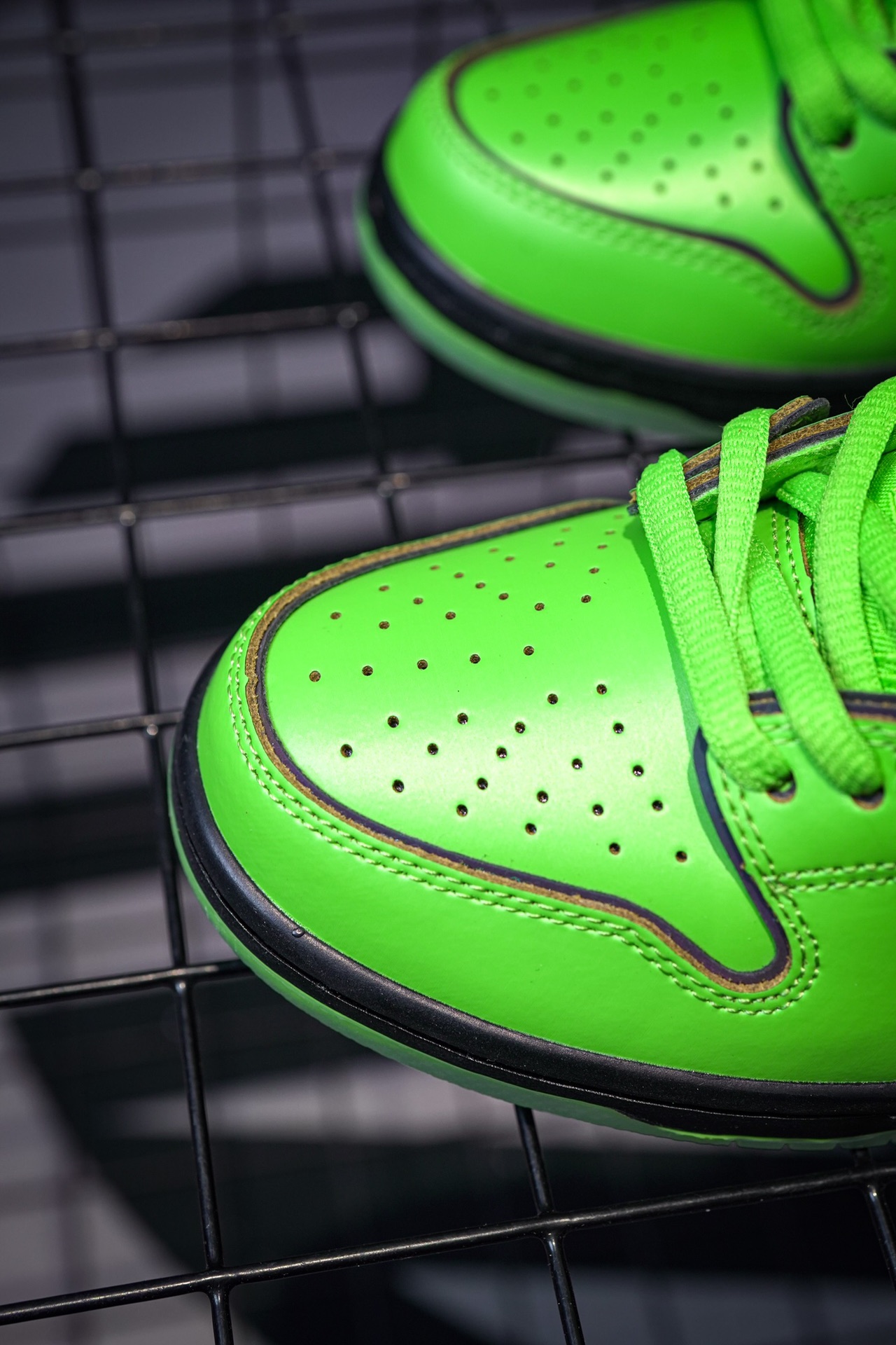 The Powerpuff Girls x NIKE SB Dunk Low