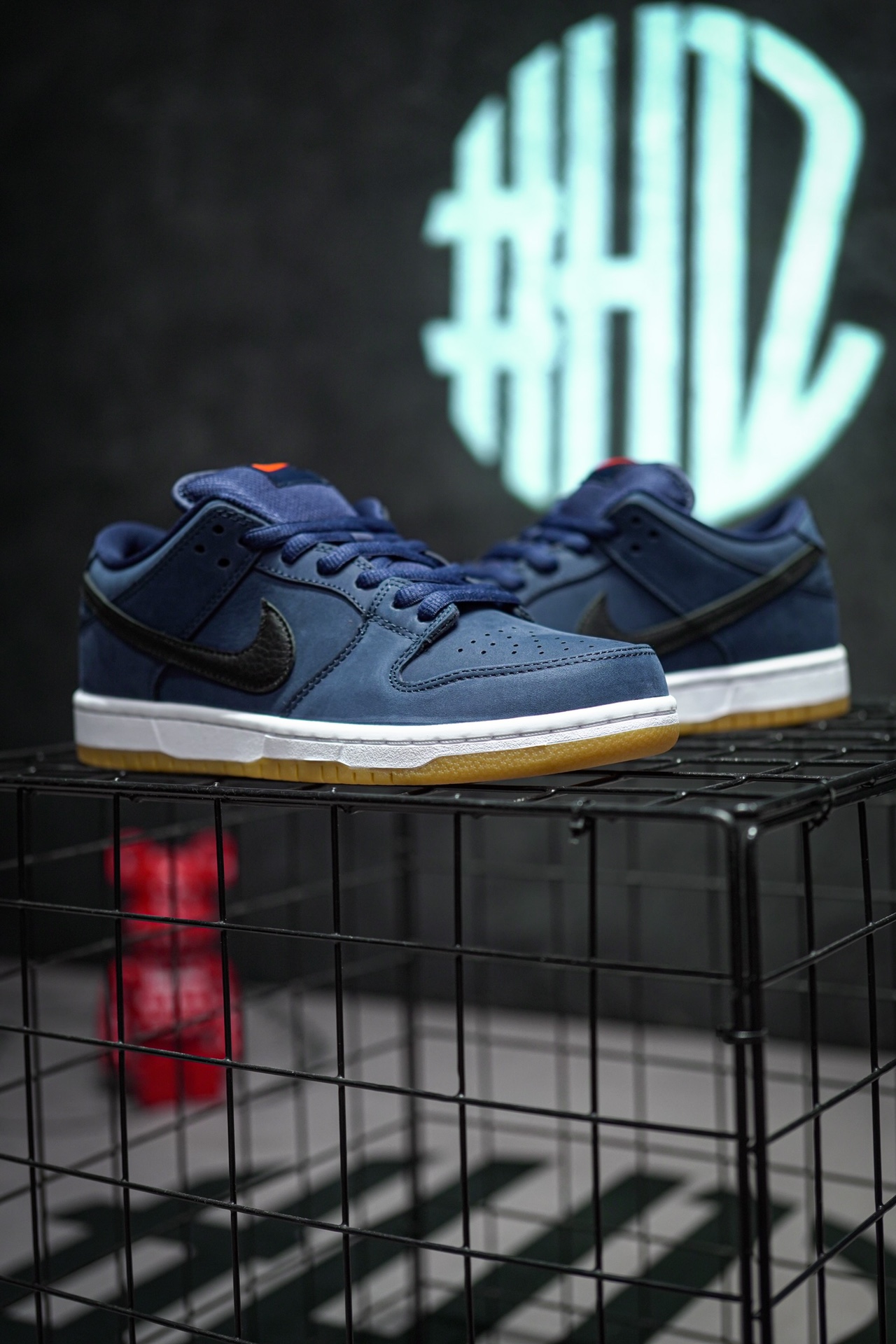 NIKE SB Dunk Low Pro Iso "Navy Gum"