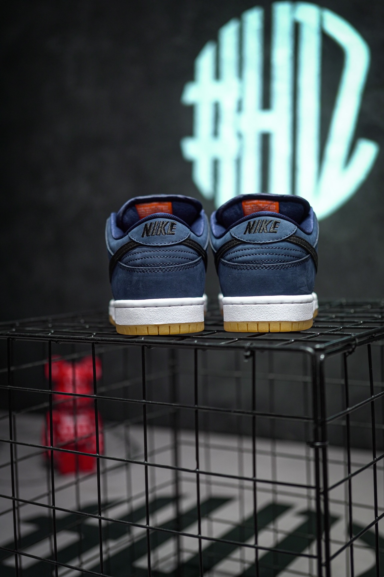 NIKE SB Dunk Low Pro Iso "Navy Gum"