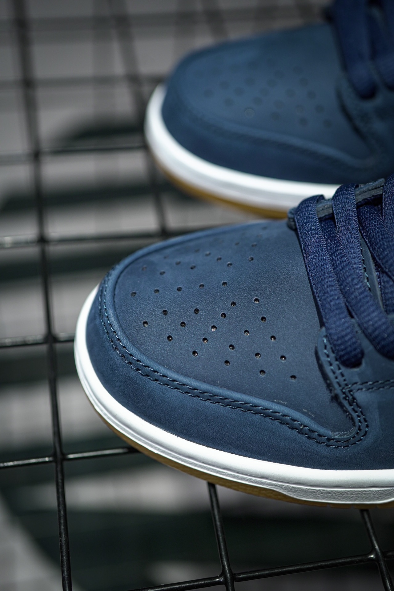 NIKE SB Dunk Low Pro Iso "Navy Gum"