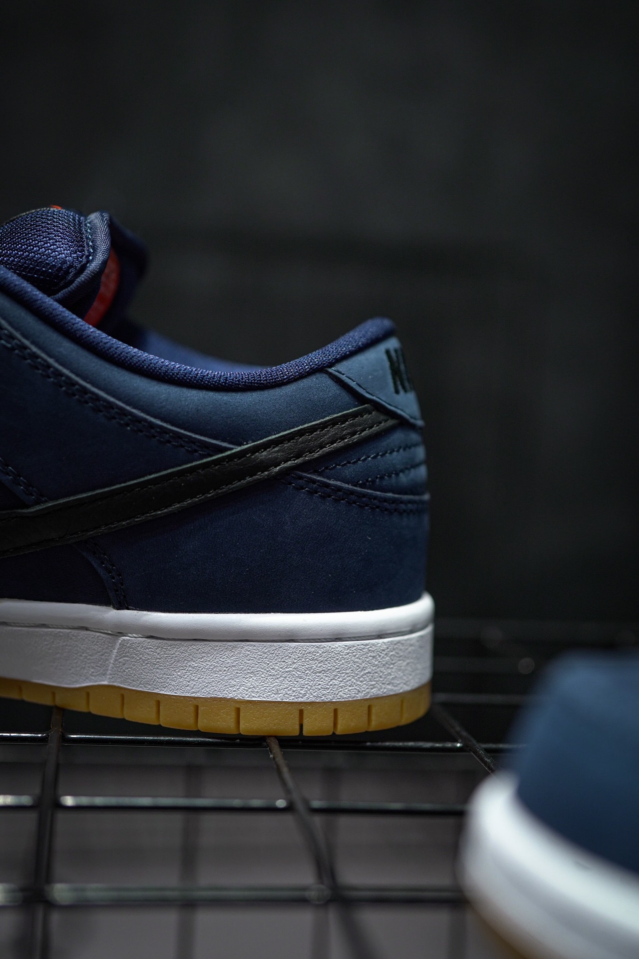 NIKE SB Dunk Low Pro Iso "Navy Gum"