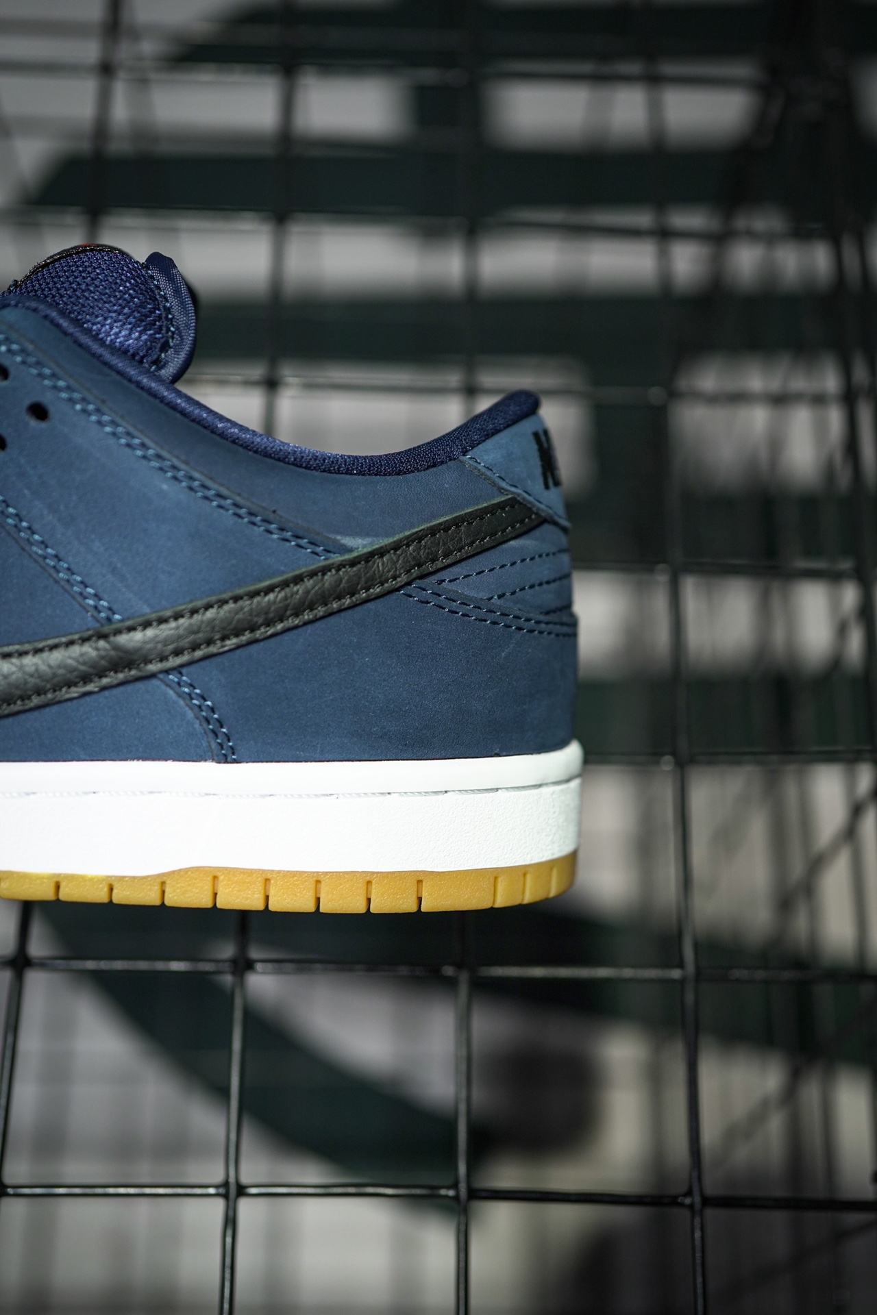 NIKE SB Dunk Low Pro Iso "Navy Gum"