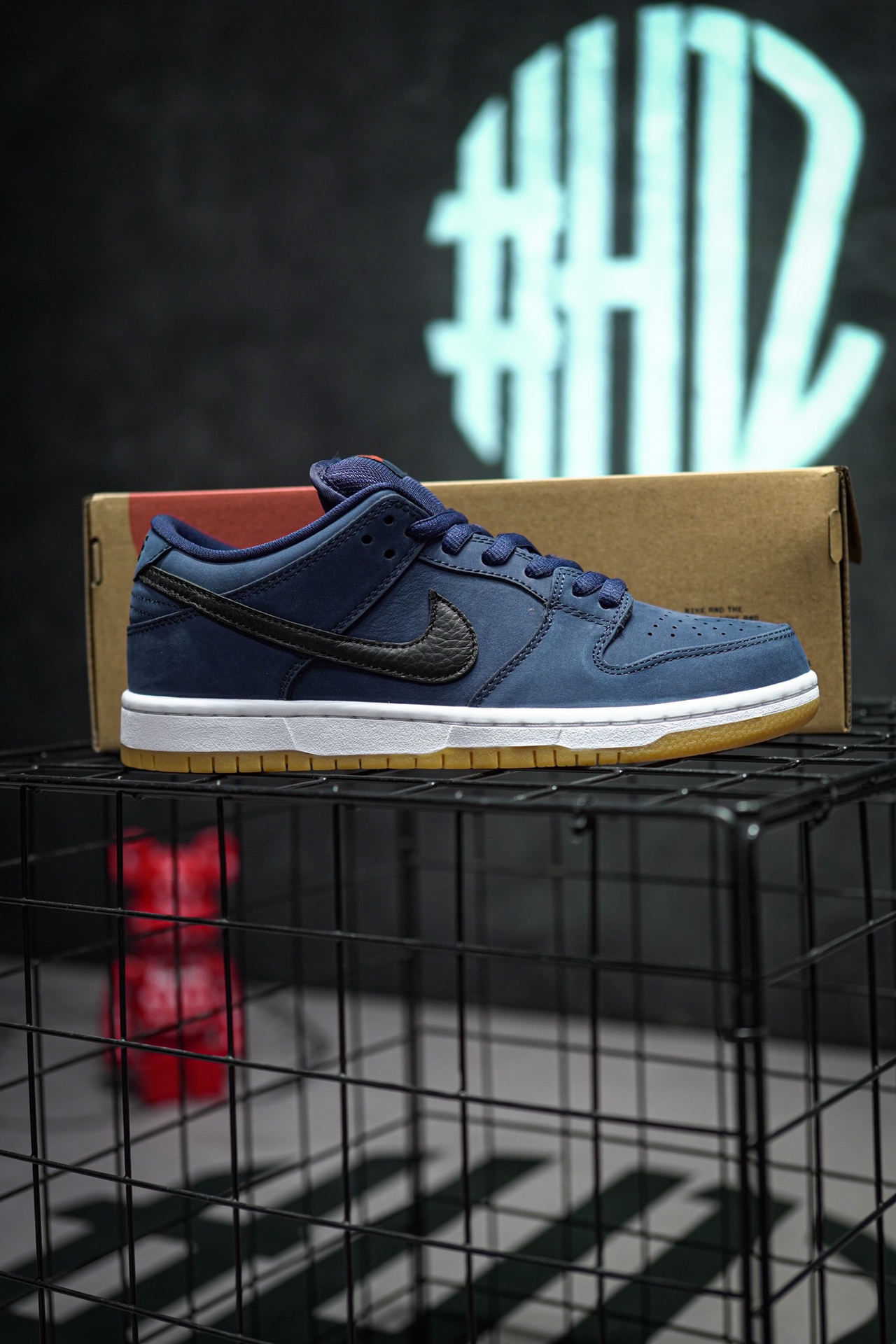 NIKE SB Dunk Low Pro Iso "Navy Gum"