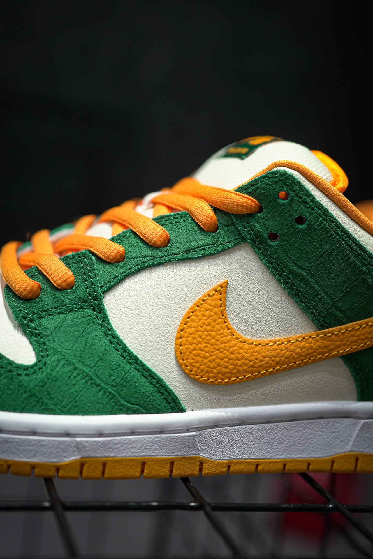 NIKE SB Dunk Low Pro "Legion Pine"