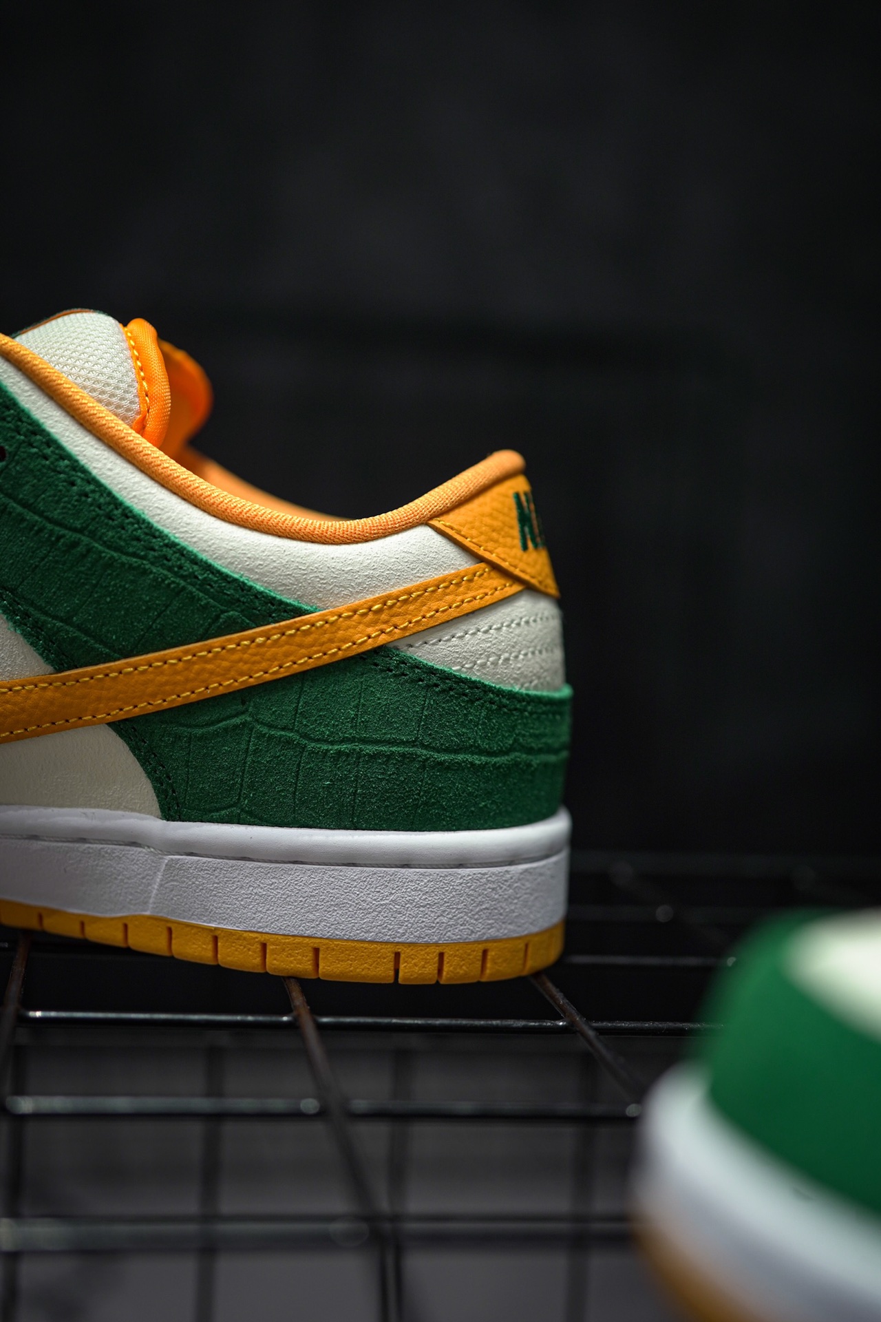 NIKE SB Dunk Low Pro "Legion Pine"