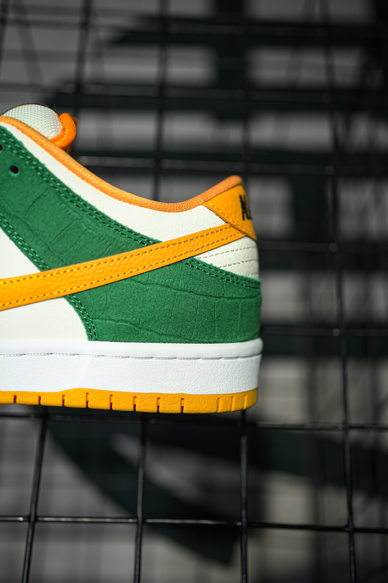 NIKE SB Dunk Low Pro "Legion Pine"