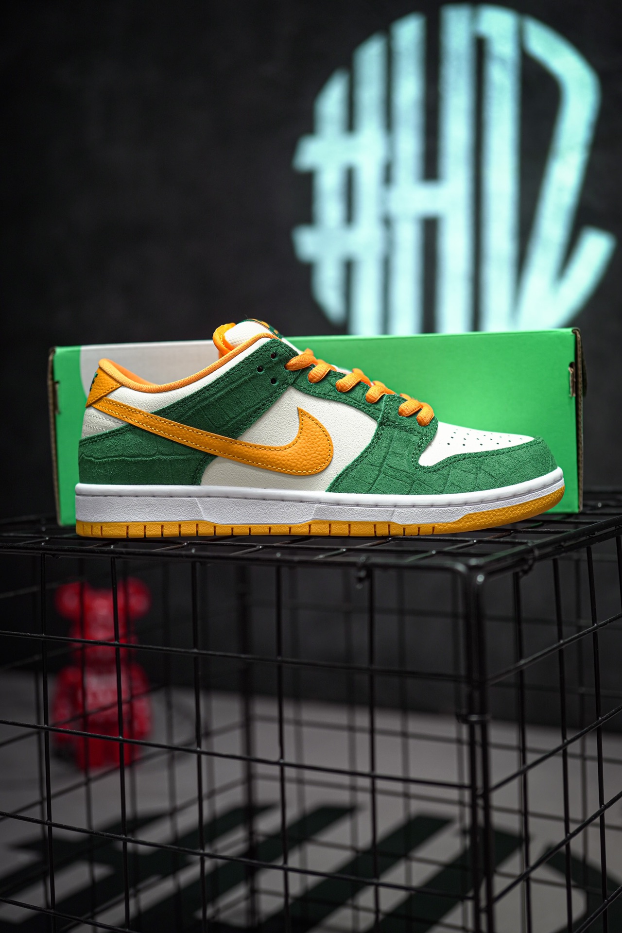 NIKE SB Dunk Low Pro "Legion Pine"