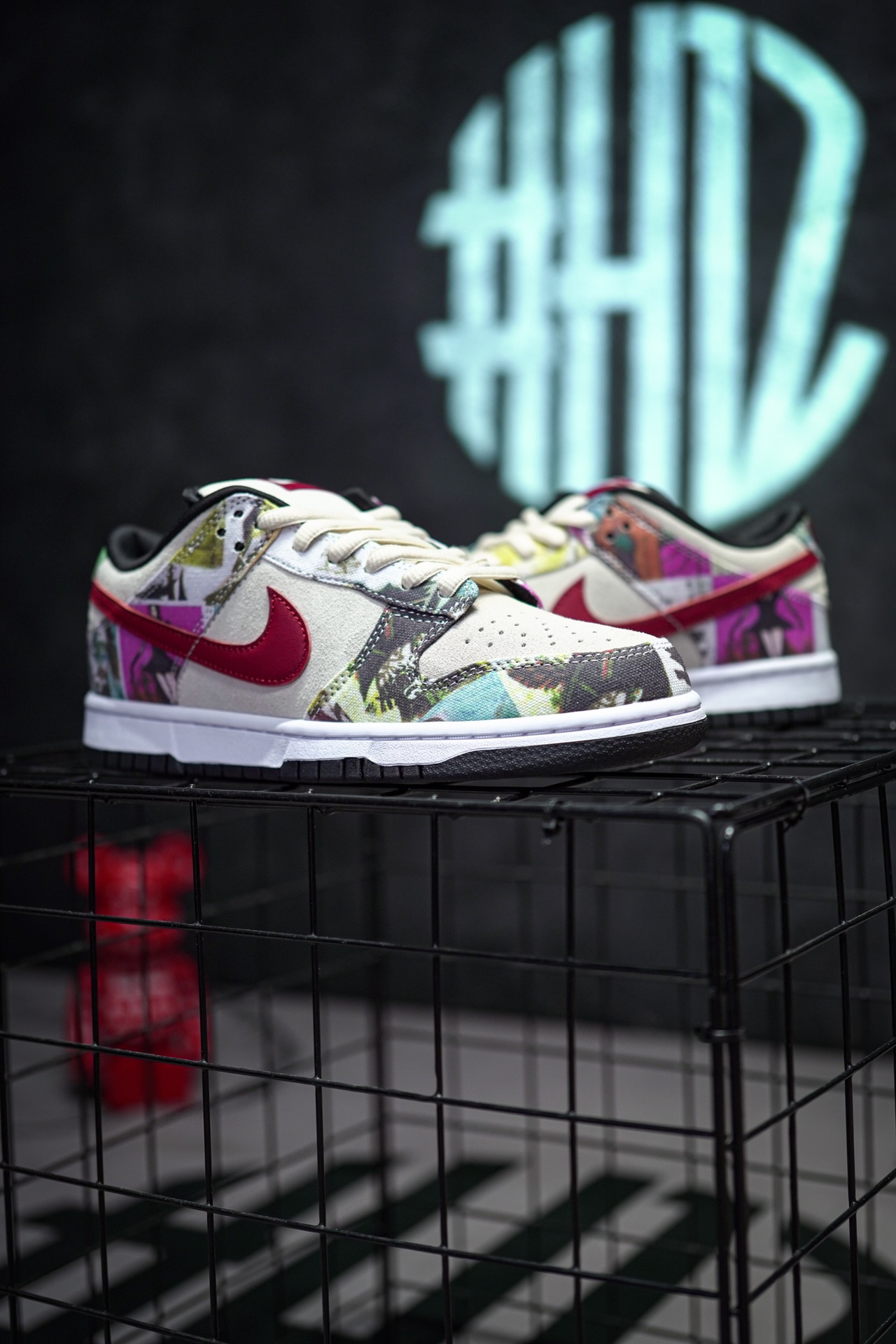 NIKE SB Dunk Low Paris