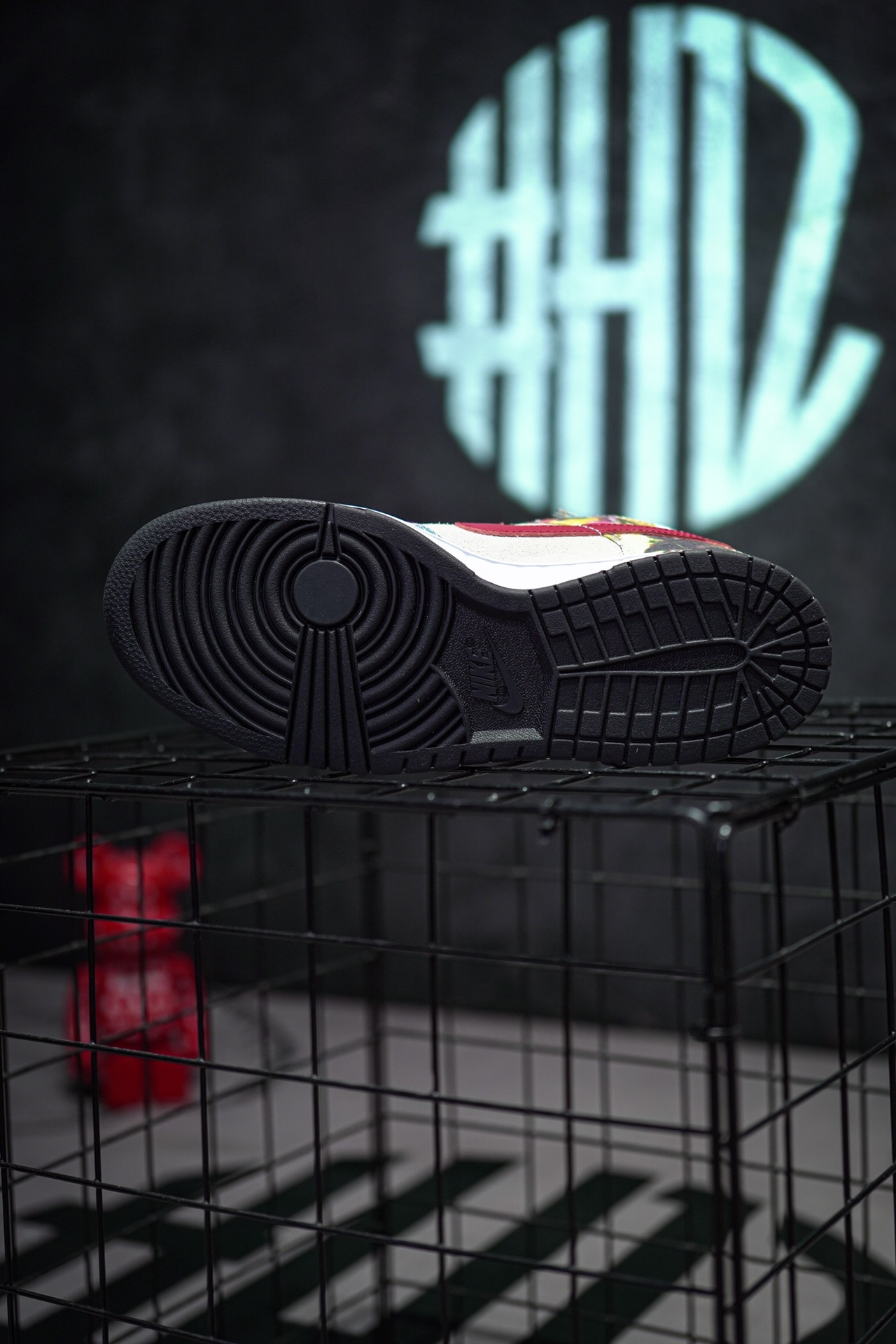 NIKE SB Dunk Low Paris