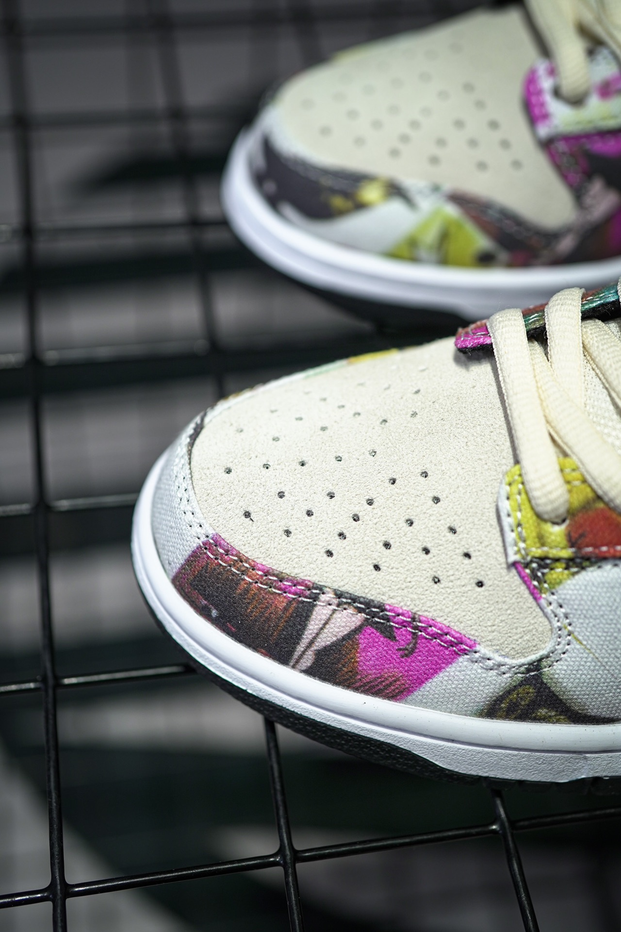 NIKE SB Dunk Low Paris