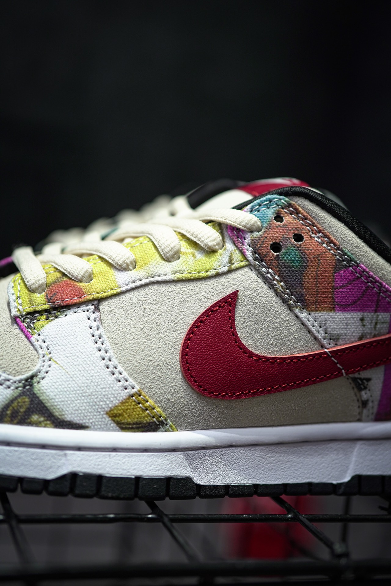 NIKE SB Dunk Low Paris