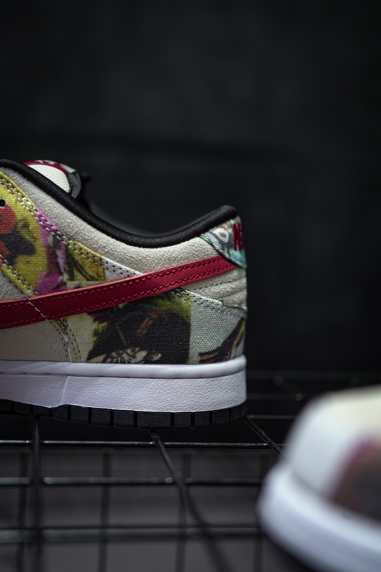 NIKE SB Dunk Low Paris