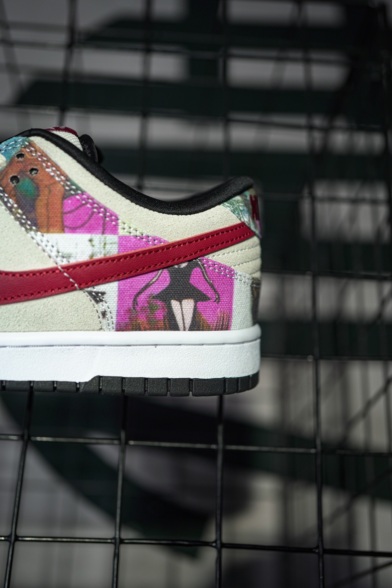 NIKE SB Dunk Low Paris