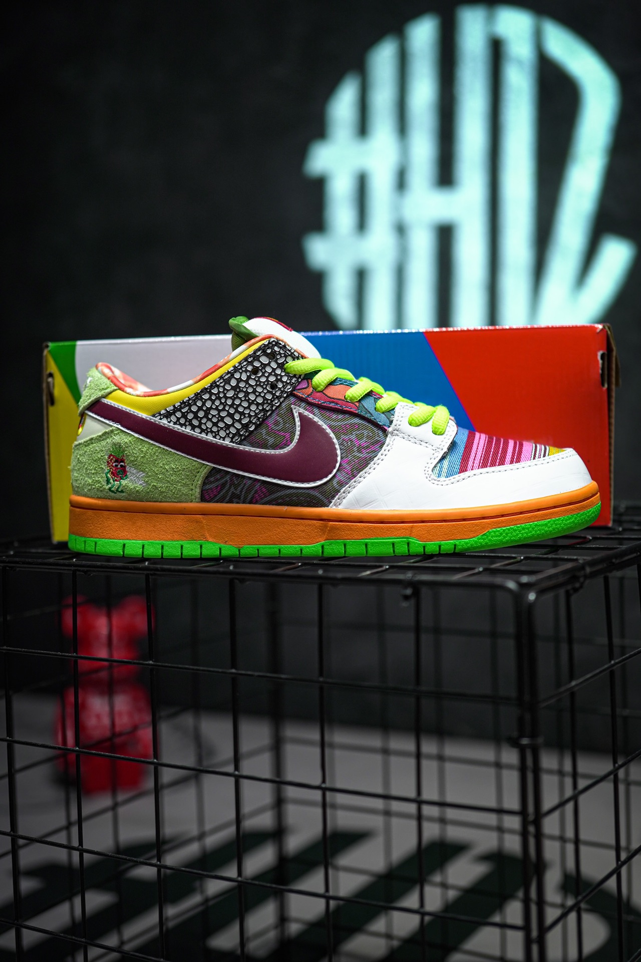 NIKE SB Dunk Low "What The paul"