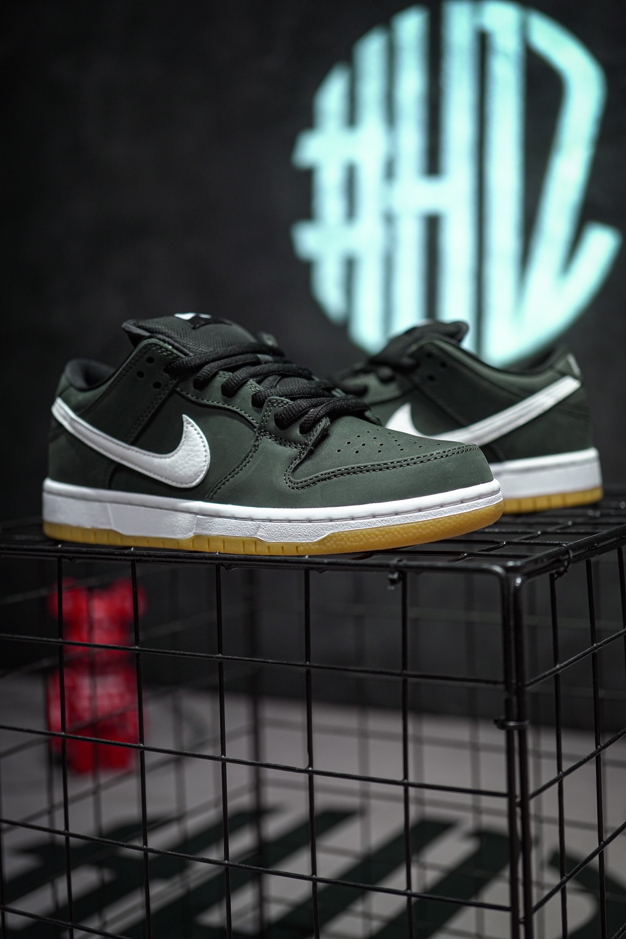 NIKE SB Dunk Low "Black Gum" 
