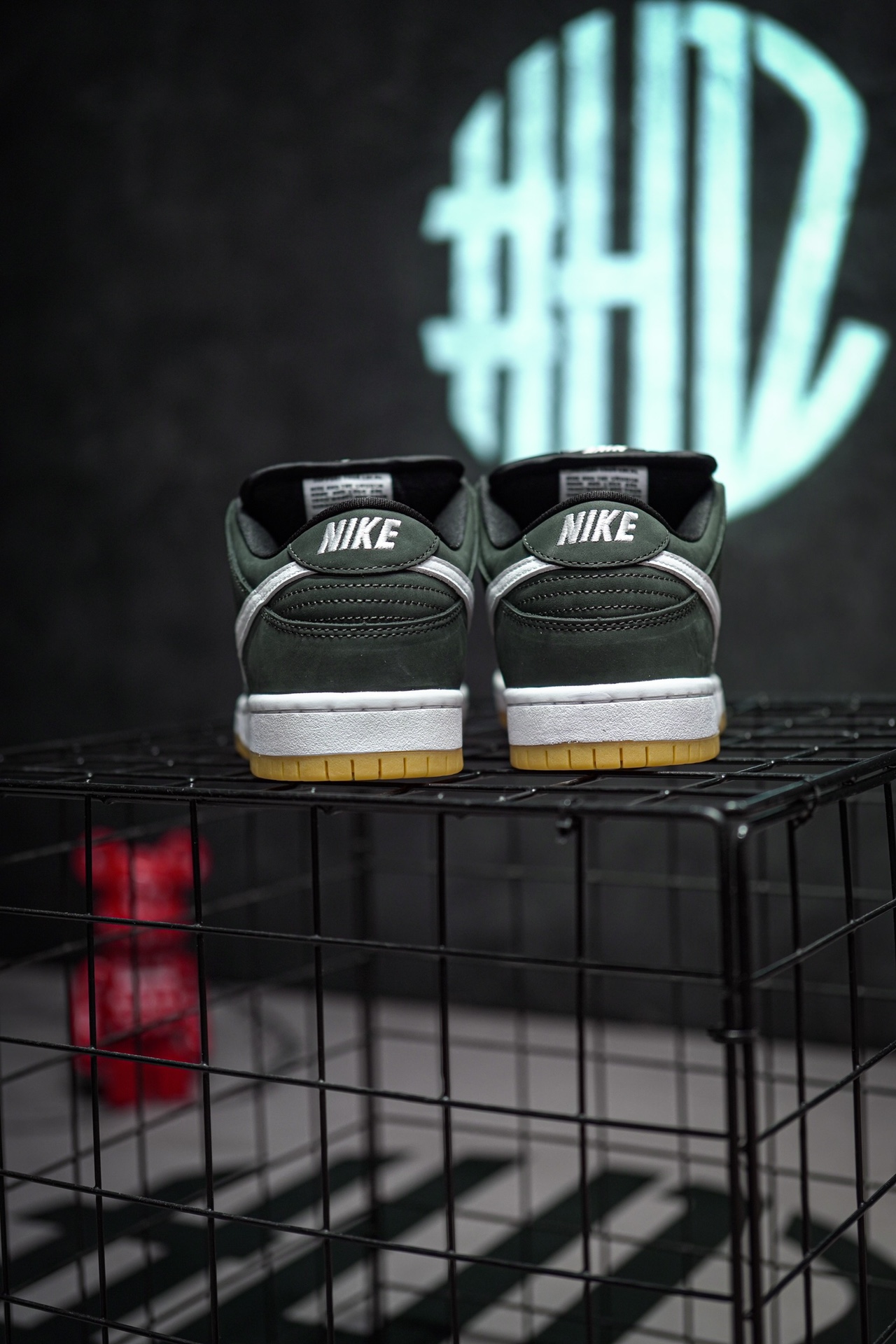 NIKE SB Dunk Low "Black Gum" 