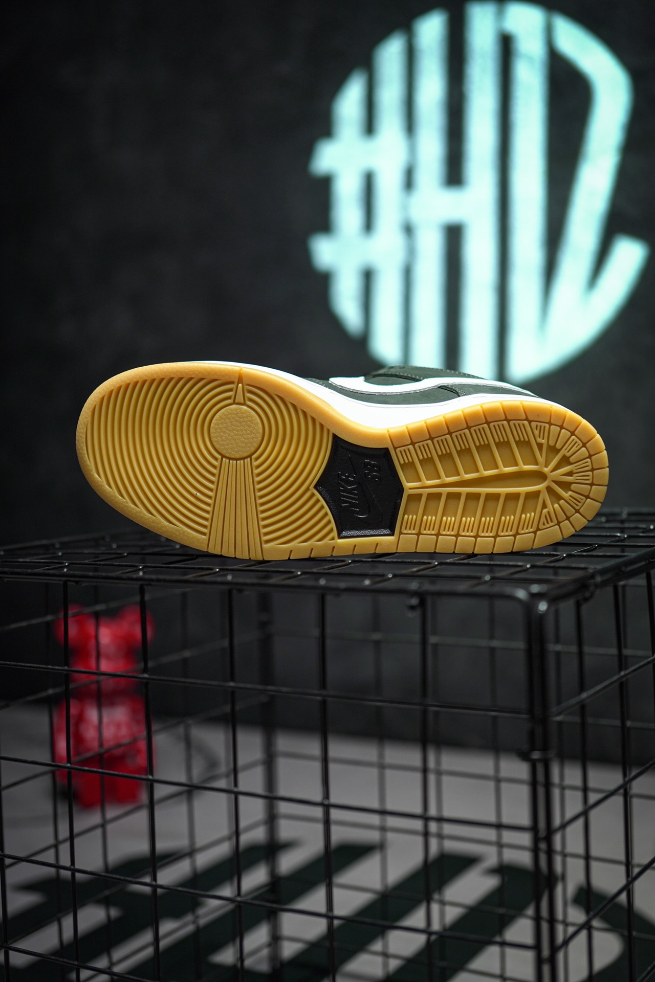 NIKE SB Dunk Low "Black Gum" 