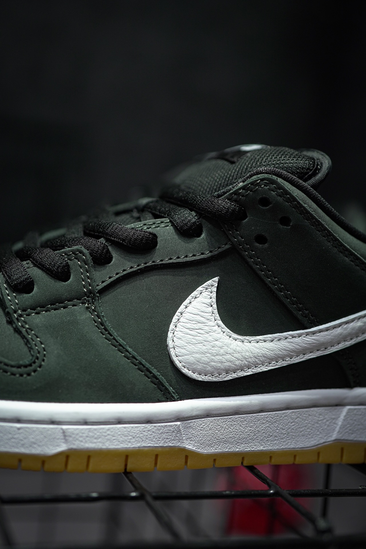 NIKE SB Dunk Low "Black Gum" 