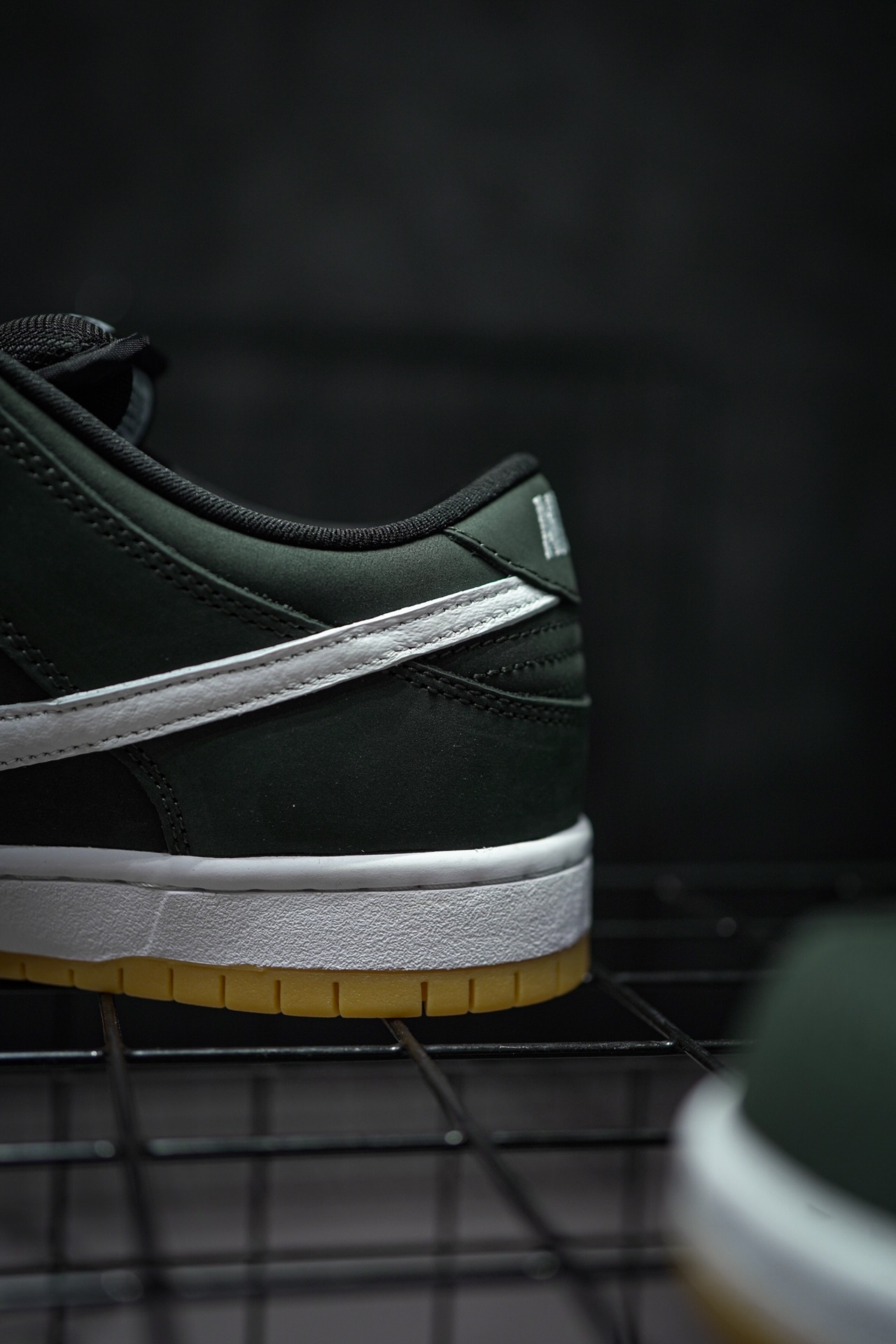 NIKE SB Dunk Low "Black Gum" 