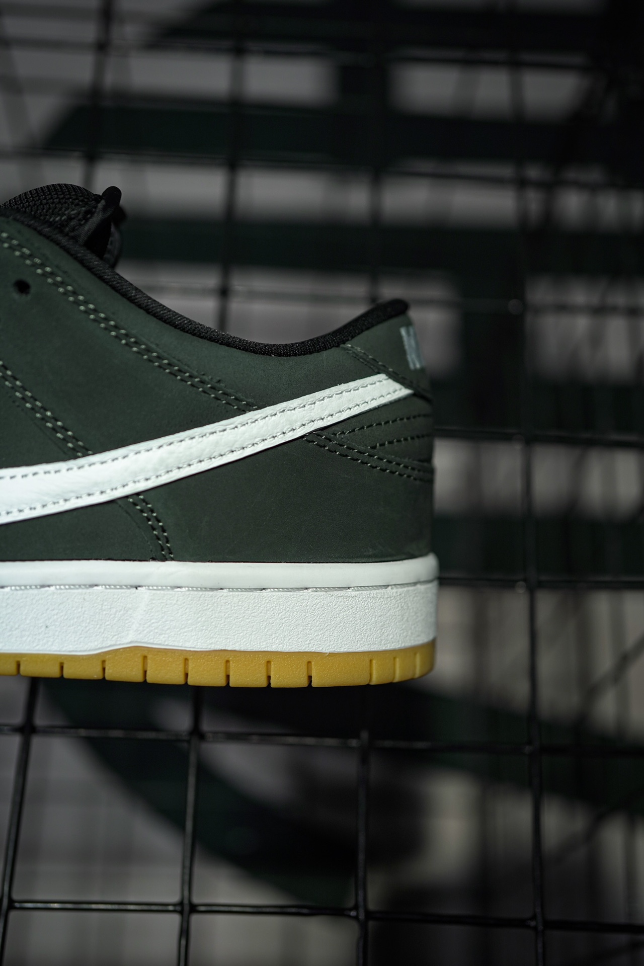 NIKE SB Dunk Low "Black Gum" 