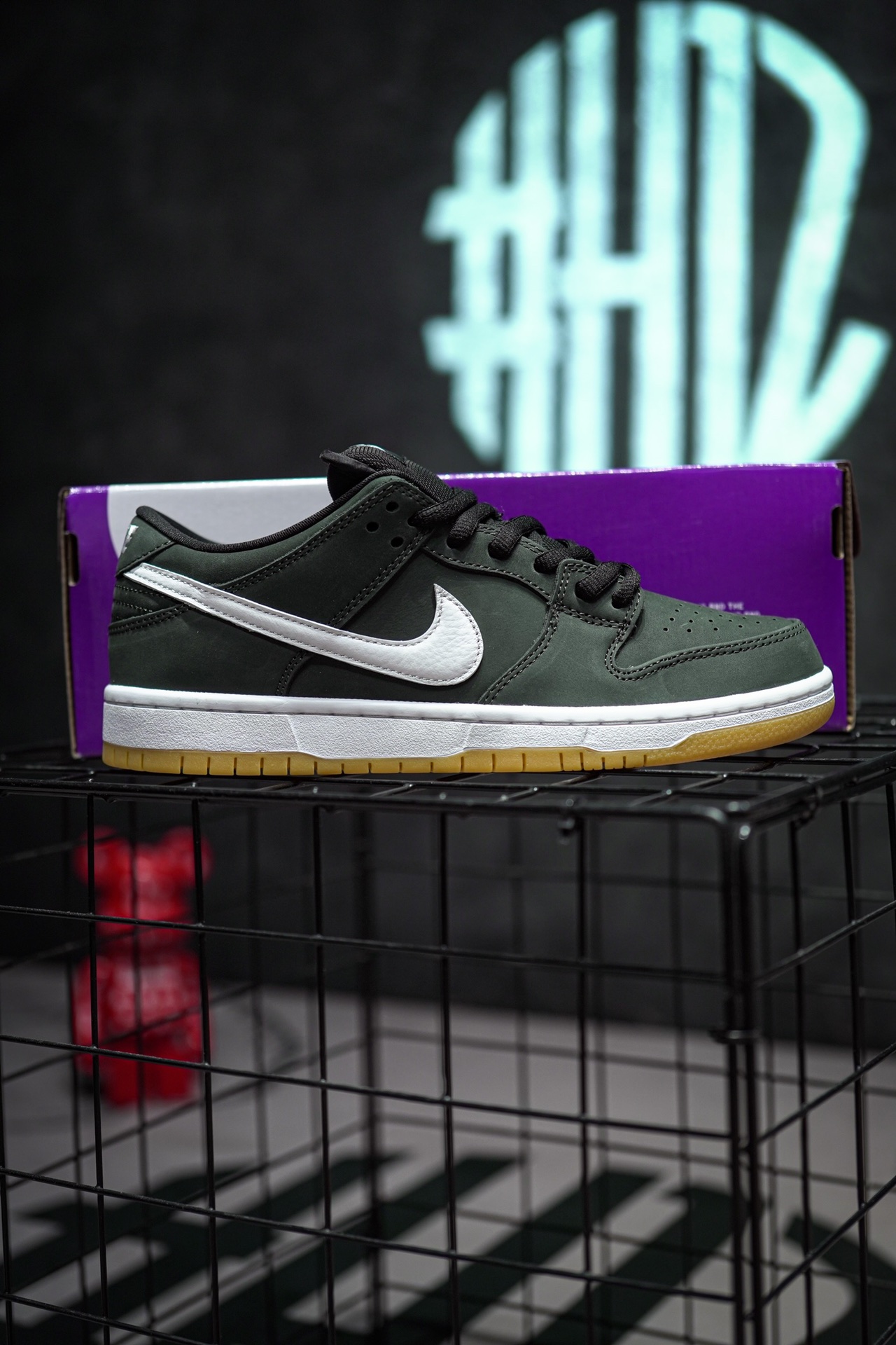 NIKE SB Dunk Low "Black Gum" 