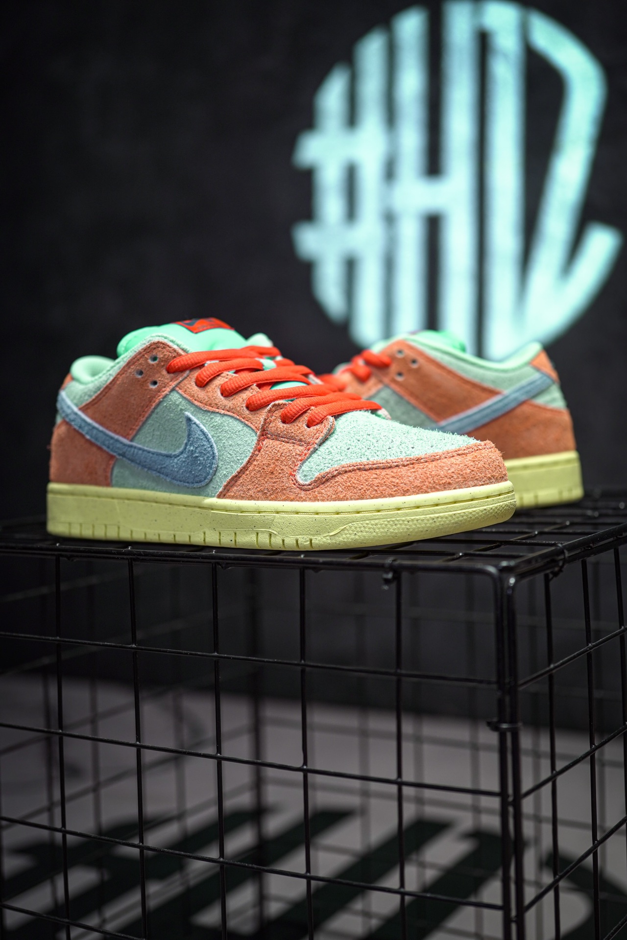 NIKE SB Dunk Low "Orange and Emerald Rise"