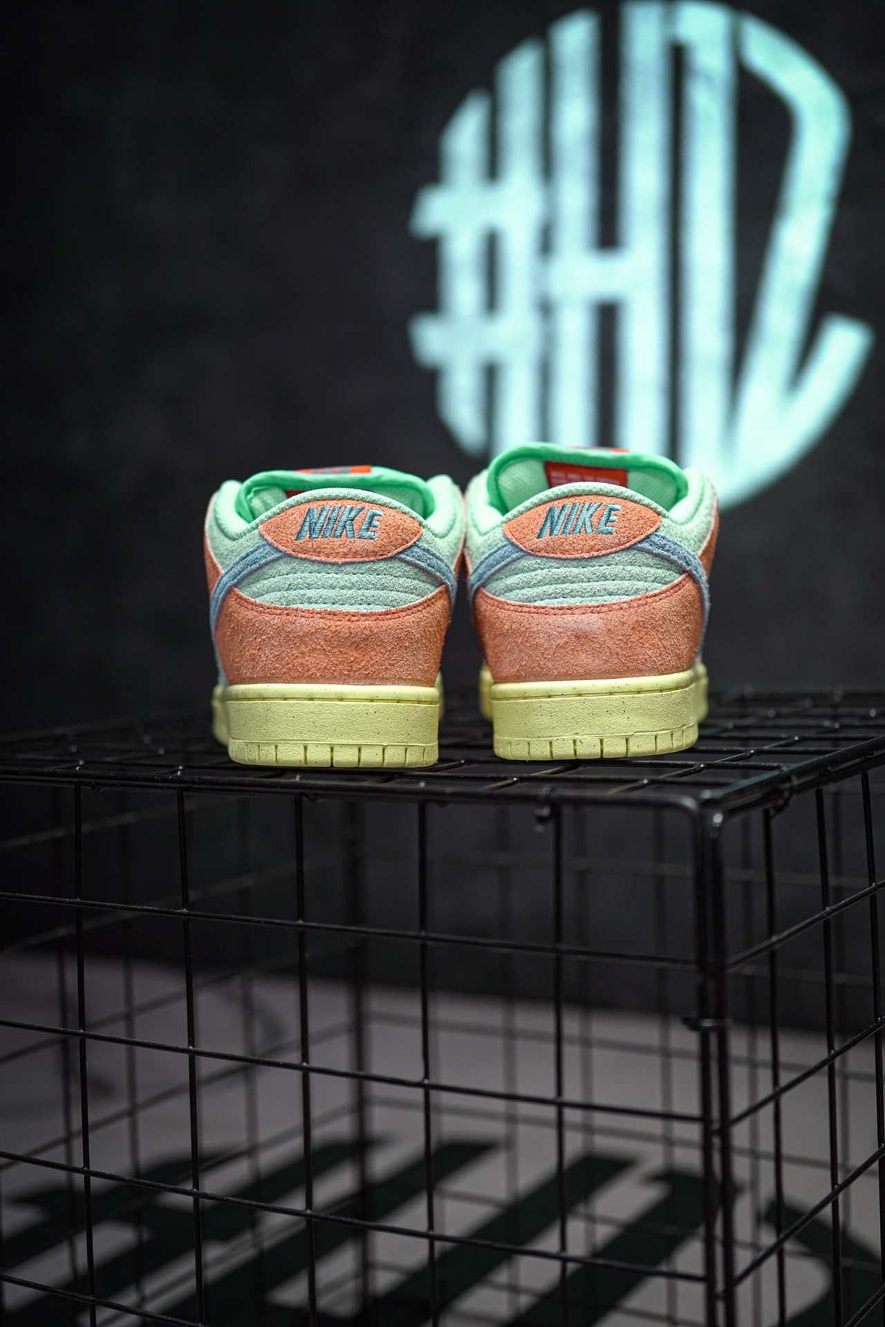 NIKE SB Dunk Low "Orange and Emerald Rise"