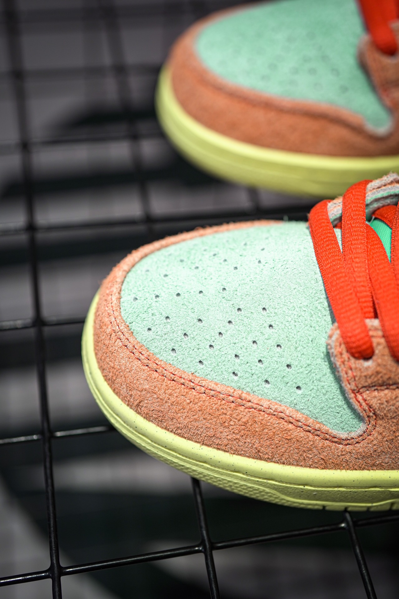 NIKE SB Dunk Low "Orange and Emerald Rise"
